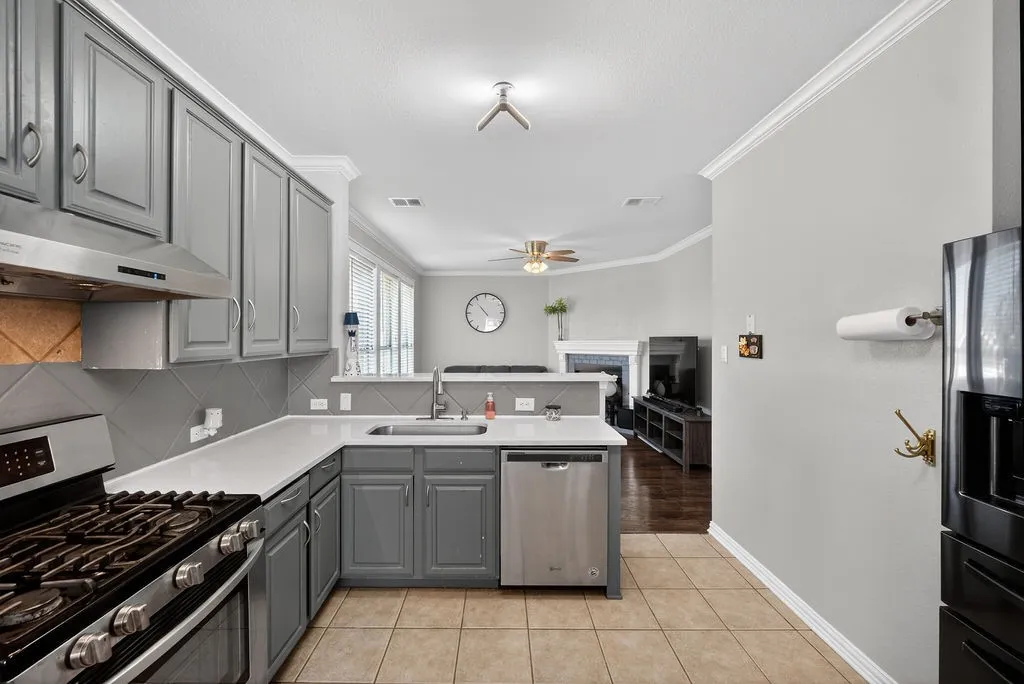 Single Family Residence For Rent in Collin County , 9633 Anns Way, Plano, Texas 75025, 3 Bedroom, 3 Bathroom, 2 Garage spaces, 1,980 Sqft, built in 2001, mls#21406265, Real Estate Agent in Plano, Homes For Rent in Collin county, Homes For Rent in Plano, Realtor in Plano Texas, Real Estate Brokerage Independent Realty Texas, Luminita Cordes Realtor