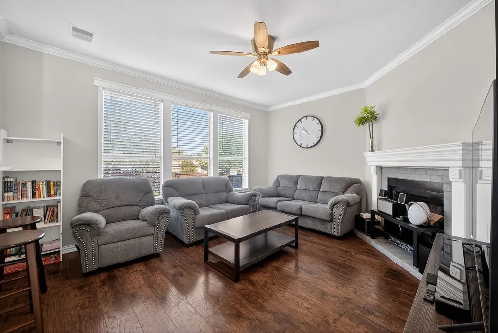 Single Family Residence For Rent in Collin County , 9633 Anns Way, Plano, Texas 75025, 3 Bedroom, 3 Bathroom, 2 Garage spaces, 1,980 Sqft, built in 2001, mls#21406265, Real Estate Agent in Plano, Homes For Rent in Collin county, Homes For Rent in Plano, Realtor in Plano Texas, Real Estate Brokerage Independent Realty Texas, Luminita Cordes Realtor