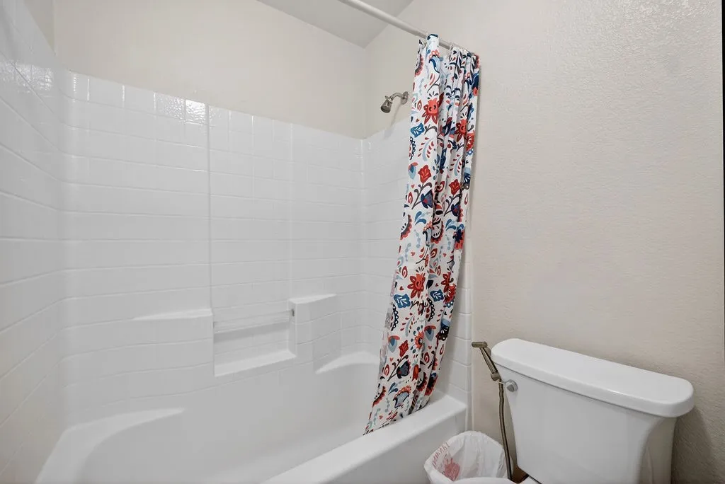 Single Family Residence For Rent in Collin County , 9633 Anns Way, Plano, Texas 75025, 3 Bedroom, 3 Bathroom, 2 Garage spaces, 1,980 Sqft, built in 2001, mls#21406265, Real Estate Agent in Plano, Homes For Rent in Collin county, Homes For Rent in Plano, Realtor in Plano Texas, Real Estate Brokerage Independent Realty Texas, Luminita Cordes Realtor