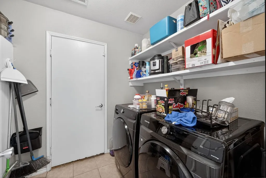 Single Family Residence For Rent in Collin County , 9633 Anns Way, Plano, Texas 75025, 3 Bedroom, 3 Bathroom, 2 Garage spaces, 1,980 Sqft, built in 2001, mls#21406265, Real Estate Agent in Plano, Homes For Rent in Collin county, Homes For Rent in Plano, Realtor in Plano Texas, Real Estate Brokerage Independent Realty Texas, Luminita Cordes Realtor