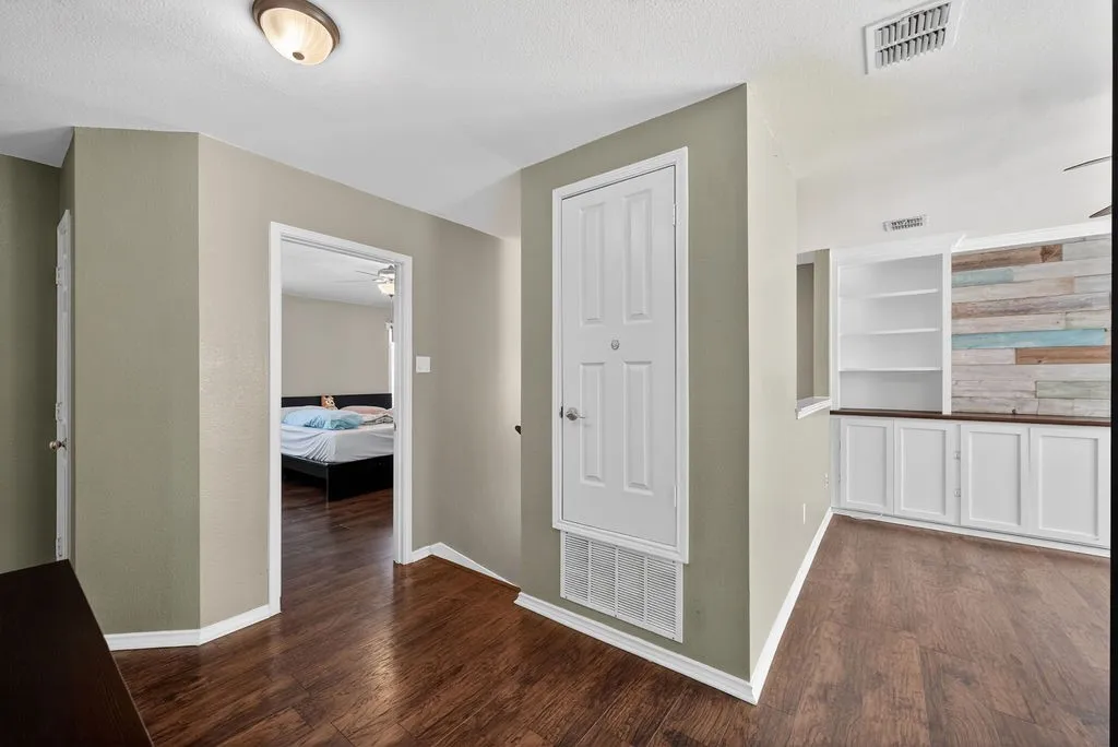 Single Family Residence For Rent in Collin County , 9633 Anns Way, Plano, Texas 75025, 3 Bedroom, 3 Bathroom, 2 Garage spaces, 1,980 Sqft, built in 2001, mls#21406265, Real Estate Agent in Plano, Homes For Rent in Collin county, Homes For Rent in Plano, Realtor in Plano Texas, Real Estate Brokerage Independent Realty Texas, Luminita Cordes Realtor