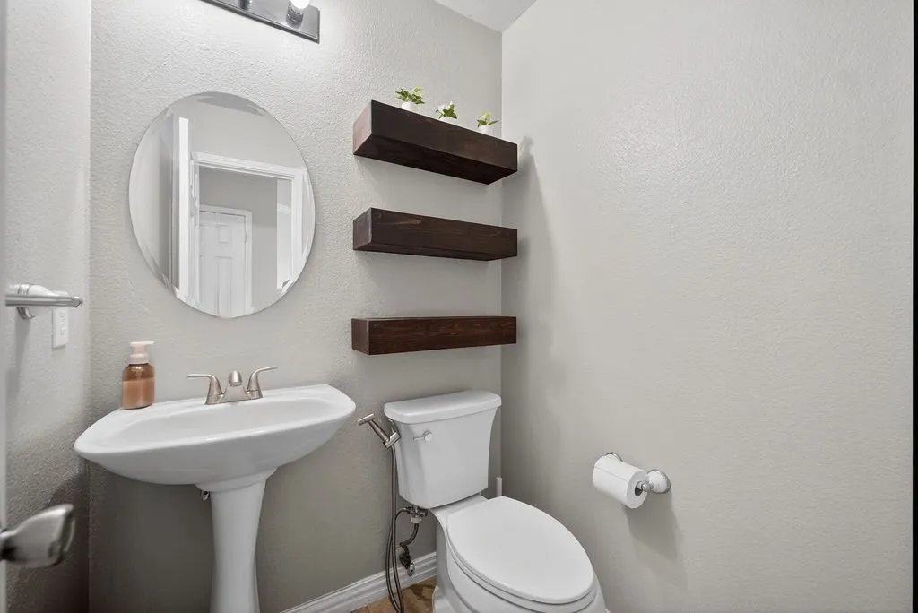 Single Family Residence For Rent in Collin County , 9633 Anns Way, Plano, Texas 75025, 3 Bedroom, 3 Bathroom, 2 Garage spaces, 1,980 Sqft, built in 2001, mls#21406265, Real Estate Agent in Plano, Homes For Rent in Collin county, Homes For Rent in Plano, Realtor in Plano Texas, Real Estate Brokerage Independent Realty Texas, Luminita Cordes Realtor