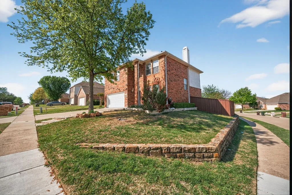 Single Family Residence For Rent in Collin County , 9633 Anns Way, Plano, Texas 75025, 3 Bedroom, 3 Bathroom, 2 Garage spaces, 1,980 Sqft, built in 2001, mls#21406265, Real Estate Agent in Plano, Homes For Rent in Collin county, Homes For Rent in Plano, Realtor in Plano Texas, Real Estate Brokerage Independent Realty Texas, Luminita Cordes Realtor