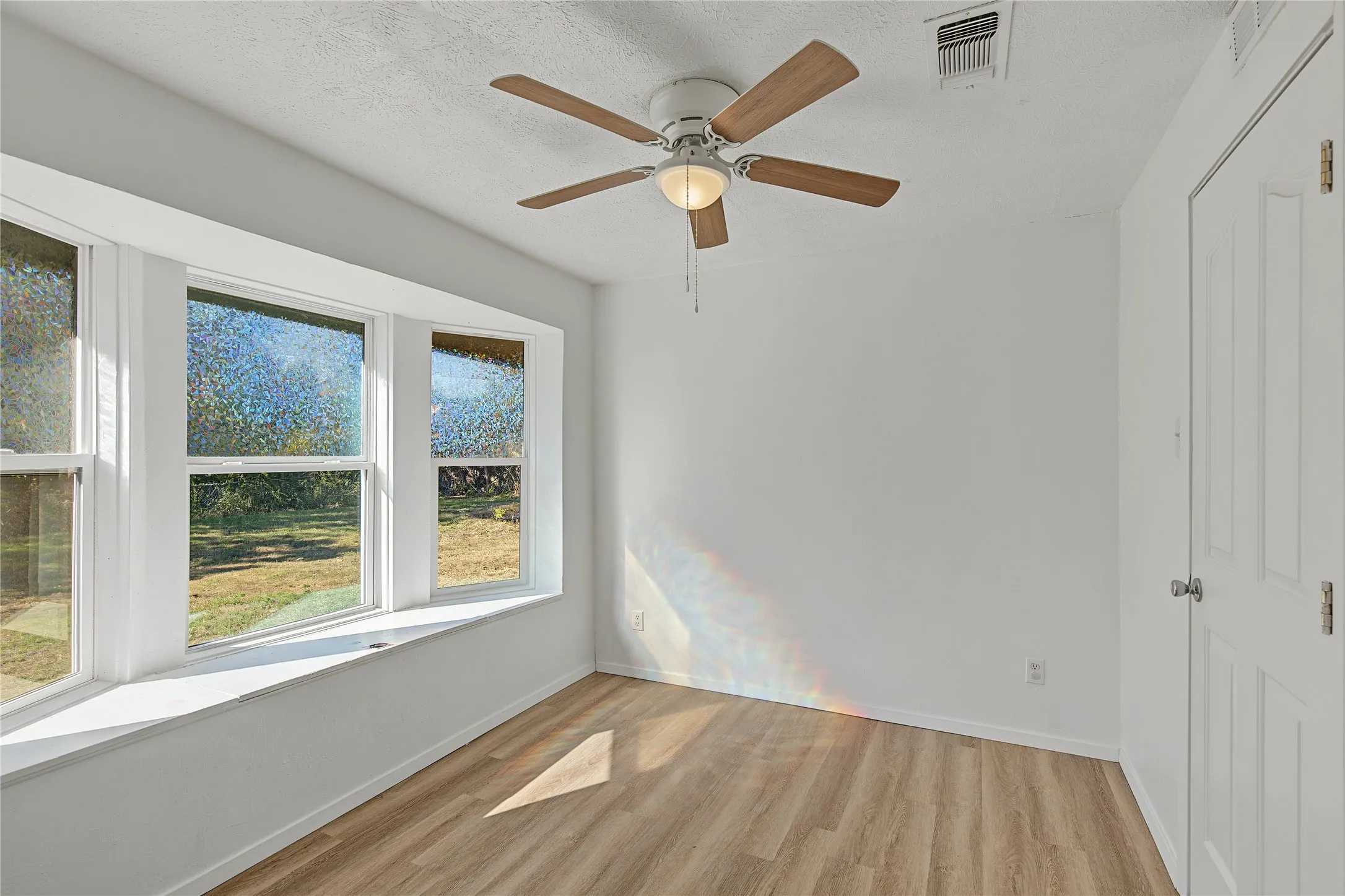 Single Family Residence For Sale in Parker County , 709 N Rusk Street, Weatherford, Texas 76086, 3 Bedroom, 2 Bathroom, Garage spaces, 1,036 Sqft, built in 1946, mls#21402075, Real Estate Agent in Weatherford, Homes For Sale in Parker county, Homes For Sale in Weatherford, Realtor in Weatherford Texas, Real Estate Brokerage Independent Realty Texas, Luminita Cordes Realtor