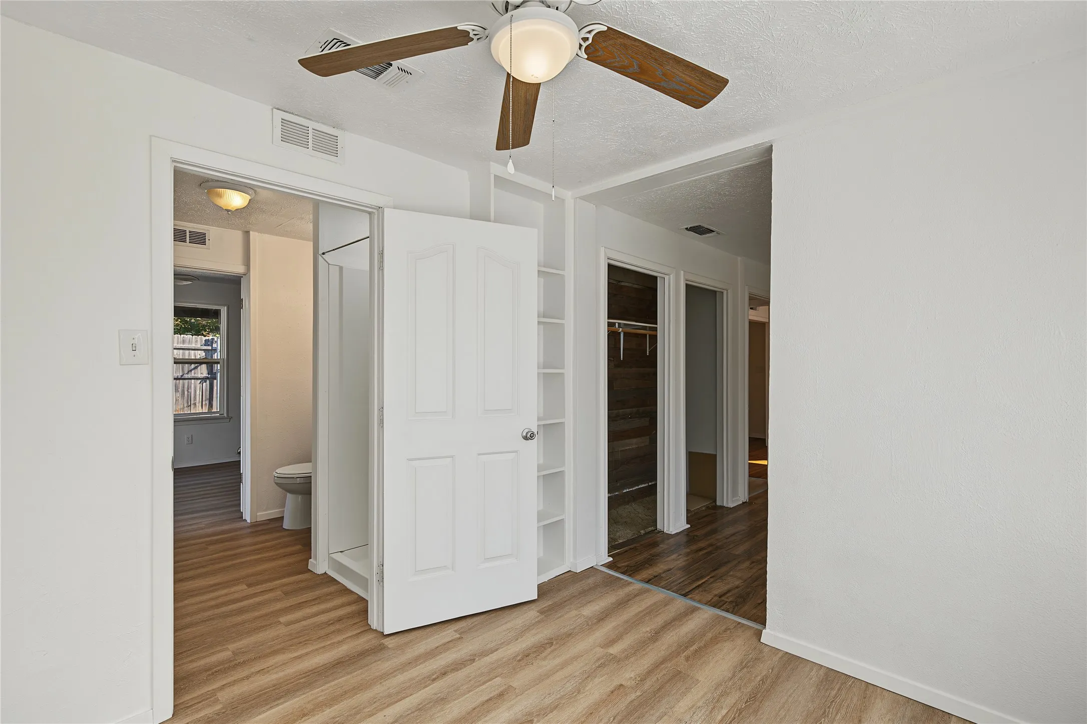 Single Family Residence For Sale in Parker County , 709 N Rusk Street, Weatherford, Texas 76086, 3 Bedroom, 2 Bathroom, Garage spaces, 1,036 Sqft, built in 1946, mls#21402075, Real Estate Agent in Weatherford, Homes For Sale in Parker county, Homes For Sale in Weatherford, Realtor in Weatherford Texas, Real Estate Brokerage Independent Realty Texas, Luminita Cordes Realtor