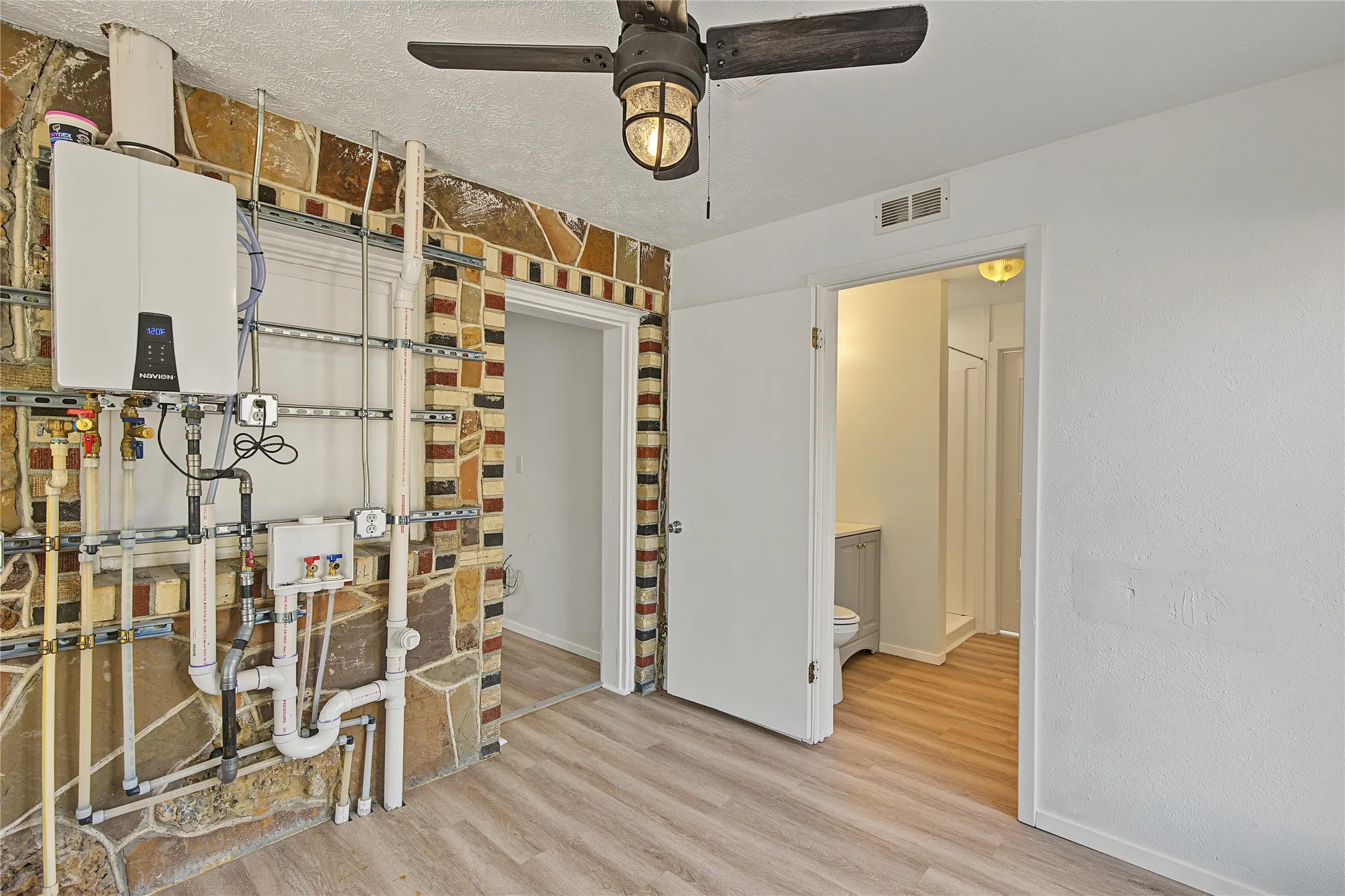 Single Family Residence For Sale in Parker County , 709 N Rusk Street, Weatherford, Texas 76086, 3 Bedroom, 2 Bathroom, Garage spaces, 1,036 Sqft, built in 1946, mls#21402075, Real Estate Agent in Weatherford, Homes For Sale in Parker county, Homes For Sale in Weatherford, Realtor in Weatherford Texas, Real Estate Brokerage Independent Realty Texas, Luminita Cordes Realtor