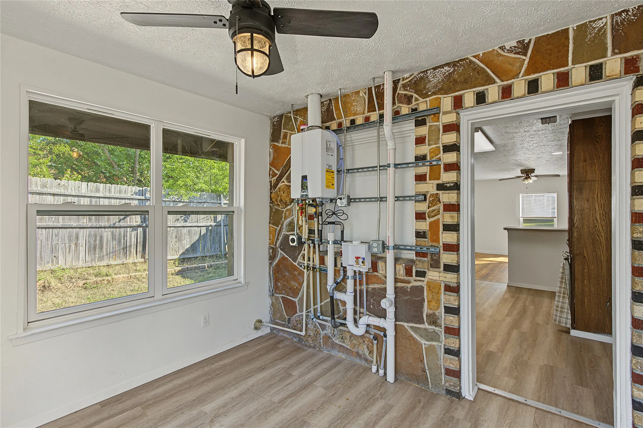 Single Family Residence For Sale in Parker County , 709 N Rusk Street, Weatherford, Texas 76086, 3 Bedroom, 2 Bathroom, Garage spaces, 1,036 Sqft, built in 1946, mls#21402075, Real Estate Agent in Weatherford, Homes For Sale in Parker county, Homes For Sale in Weatherford, Realtor in Weatherford Texas, Real Estate Brokerage Independent Realty Texas, Luminita Cordes Realtor