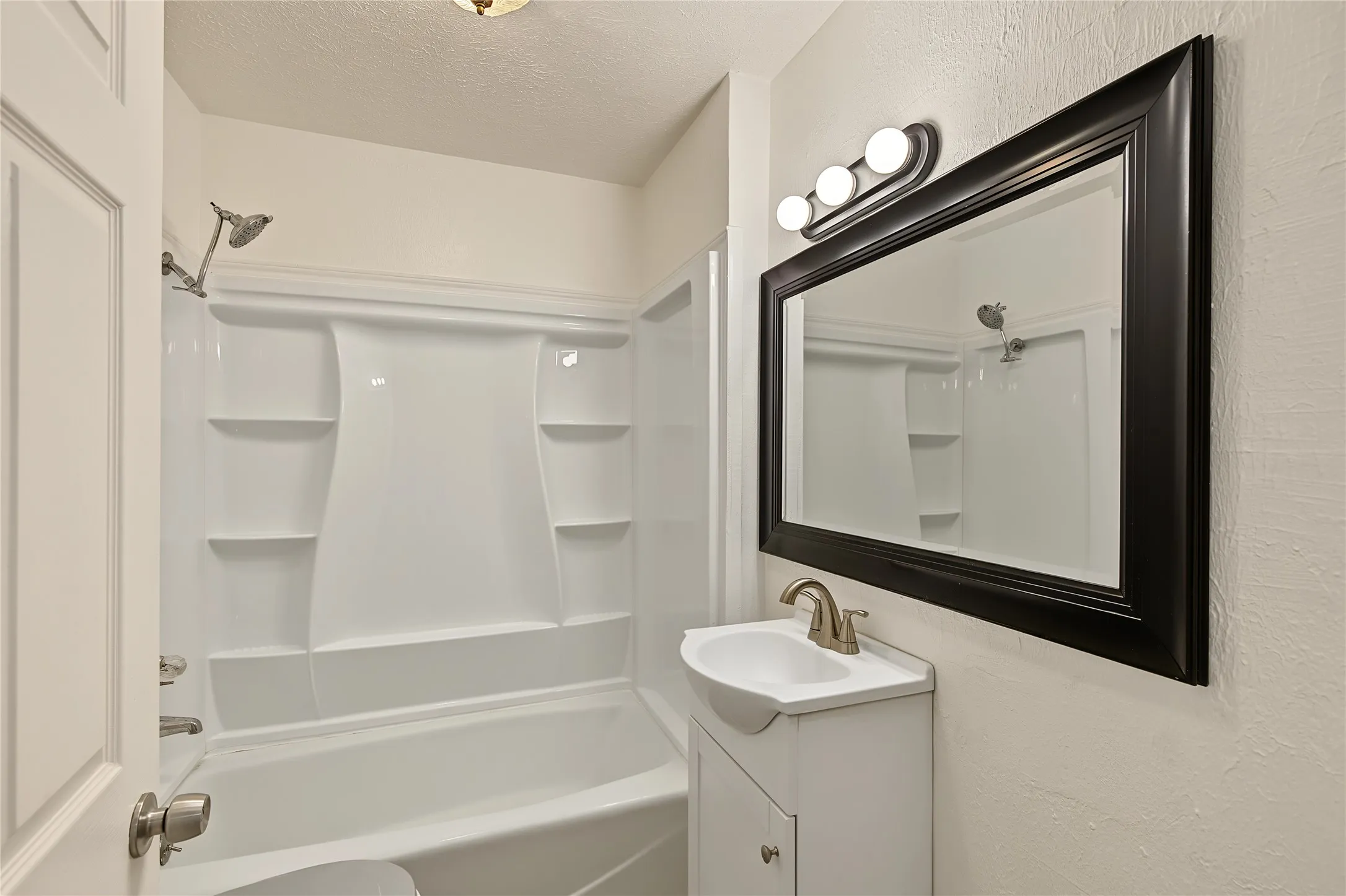 Single Family Residence For Sale in Parker County , 709 N Rusk Street, Weatherford, Texas 76086, 3 Bedroom, 2 Bathroom, Garage spaces, 1,036 Sqft, built in 1946, mls#21402075, Real Estate Agent in Weatherford, Homes For Sale in Parker county, Homes For Sale in Weatherford, Realtor in Weatherford Texas, Real Estate Brokerage Independent Realty Texas, Luminita Cordes Realtor