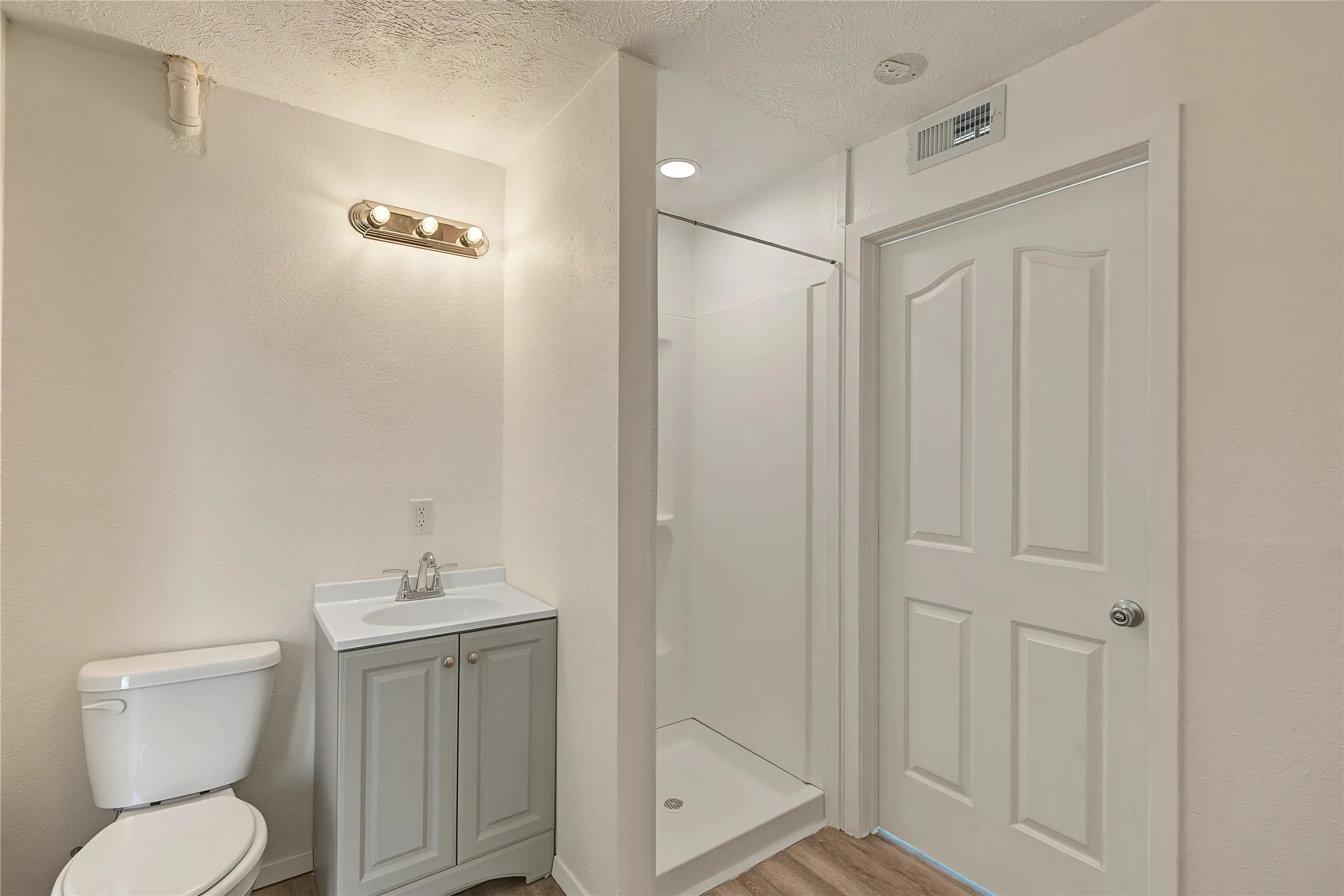Single Family Residence For Sale in Parker County , 709 N Rusk Street, Weatherford, Texas 76086, 3 Bedroom, 2 Bathroom, Garage spaces, 1,036 Sqft, built in 1946, mls#21402075, Real Estate Agent in Weatherford, Homes For Sale in Parker county, Homes For Sale in Weatherford, Realtor in Weatherford Texas, Real Estate Brokerage Independent Realty Texas, Luminita Cordes Realtor