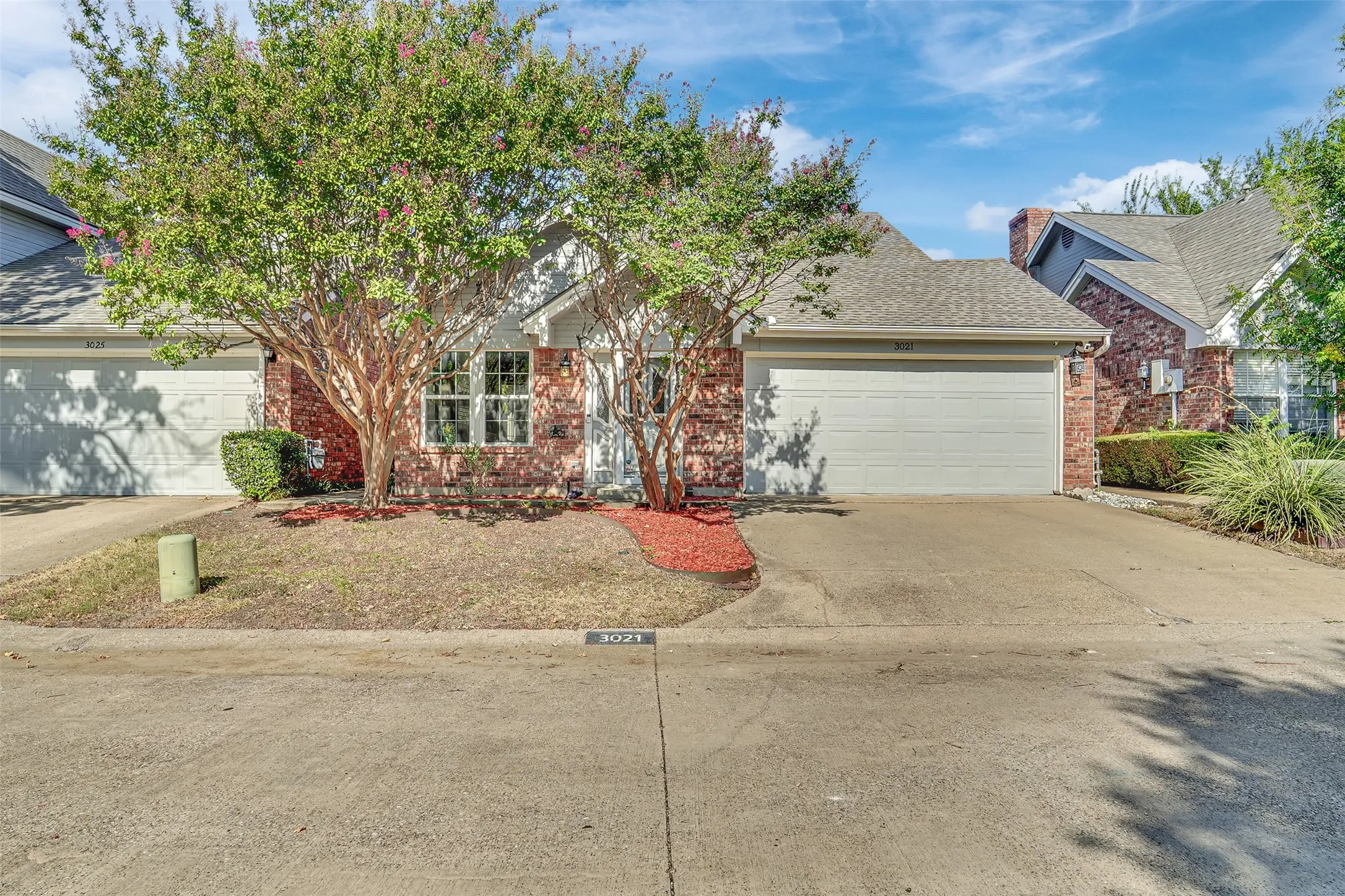 Single Family Residence For Rent in Dallas County , 3021 Waterfront Circle, Garland, Texas 75042, 2 Bedroom, 2 Bathroom, 2 Garage spaces, 1,295 Sqft, built in 1983, mls#21406247, Real Estate Agent in Garland, Homes For Rent in Dallas county, Homes For Rent in Garland, Realtor in Garland Texas, Real Estate Brokerage Independent Realty Texas, Luminita Cordes Realtor
