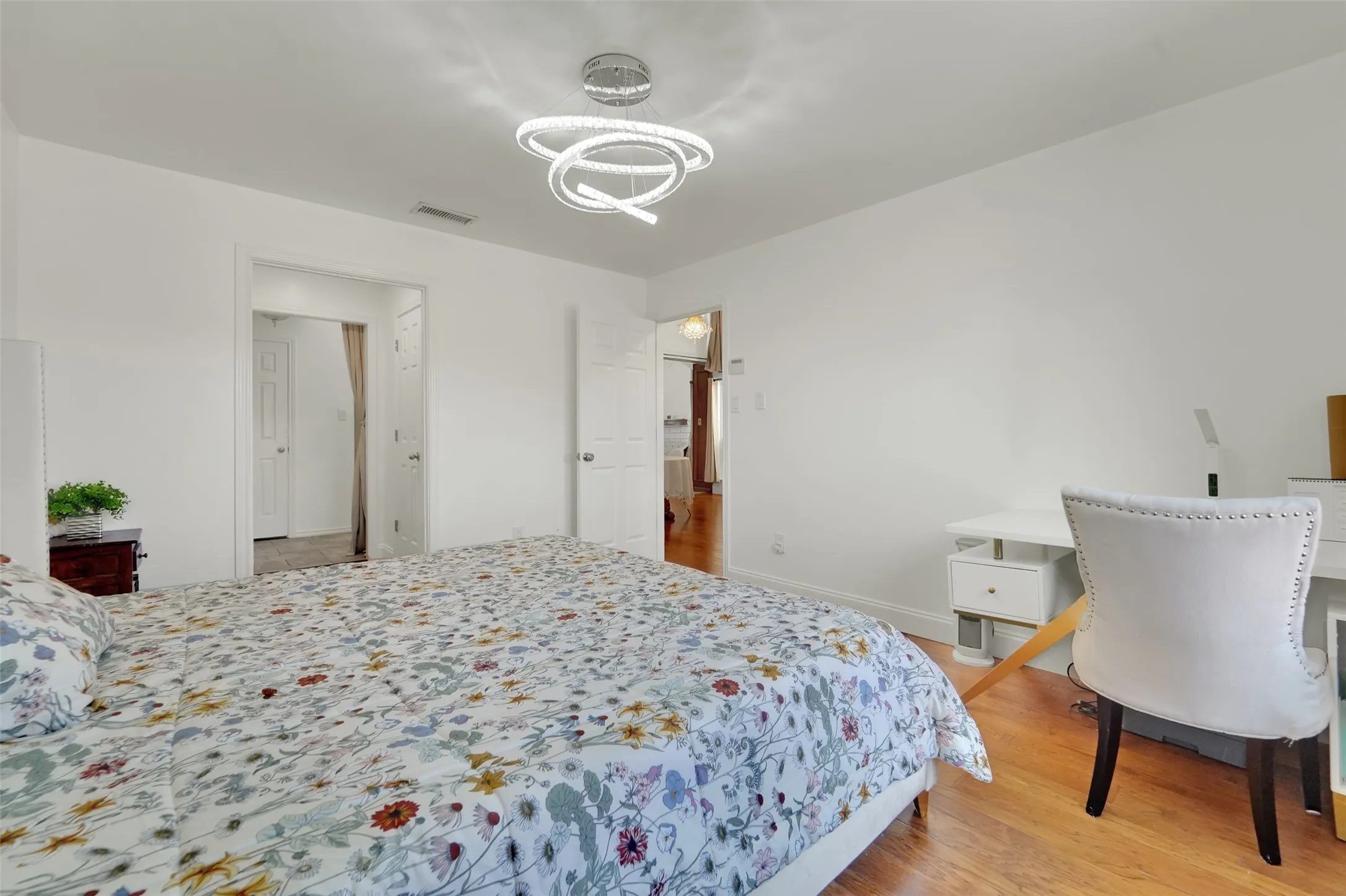 Single Family Residence For Rent in Dallas County , 3021 Waterfront Circle, Garland, Texas 75042, 2 Bedroom, 2 Bathroom, 2 Garage spaces, 1,295 Sqft, built in 1983, mls#21406247, Real Estate Agent in Garland, Homes For Rent in Dallas county, Homes For Rent in Garland, Realtor in Garland Texas, Real Estate Brokerage Independent Realty Texas, Luminita Cordes Realtor
