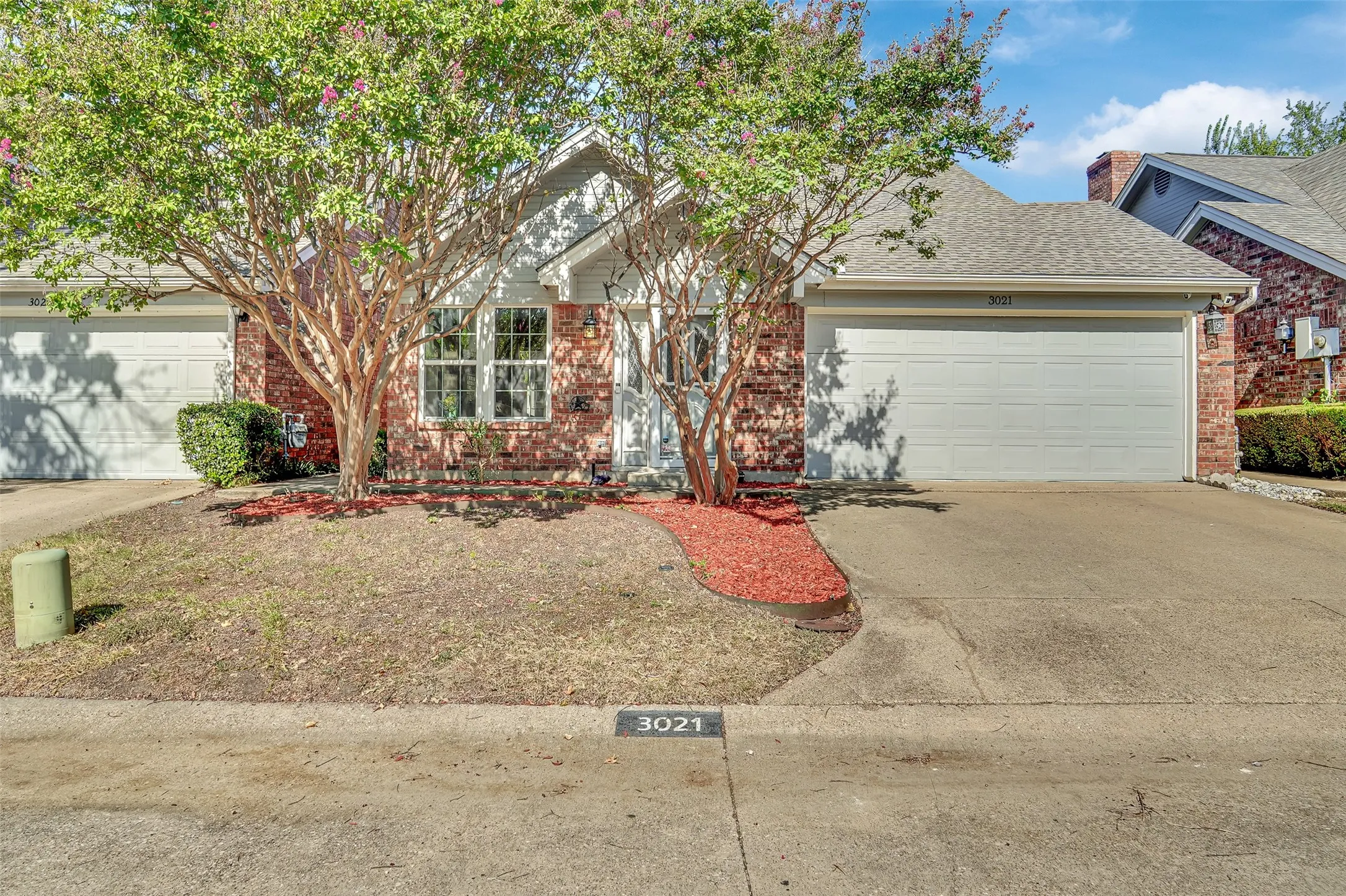 Single Family Residence For Rent in Dallas County , 3021 Waterfront Circle, Garland, Texas 75042, 2 Bedroom, 2 Bathroom, 2 Garage spaces, 1,295 Sqft, built in 1983, mls#21406247, Real Estate Agent in Garland, Homes For Rent in Dallas county, Homes For Rent in Garland, Realtor in Garland Texas, Real Estate Brokerage Independent Realty Texas, Luminita Cordes Realtor