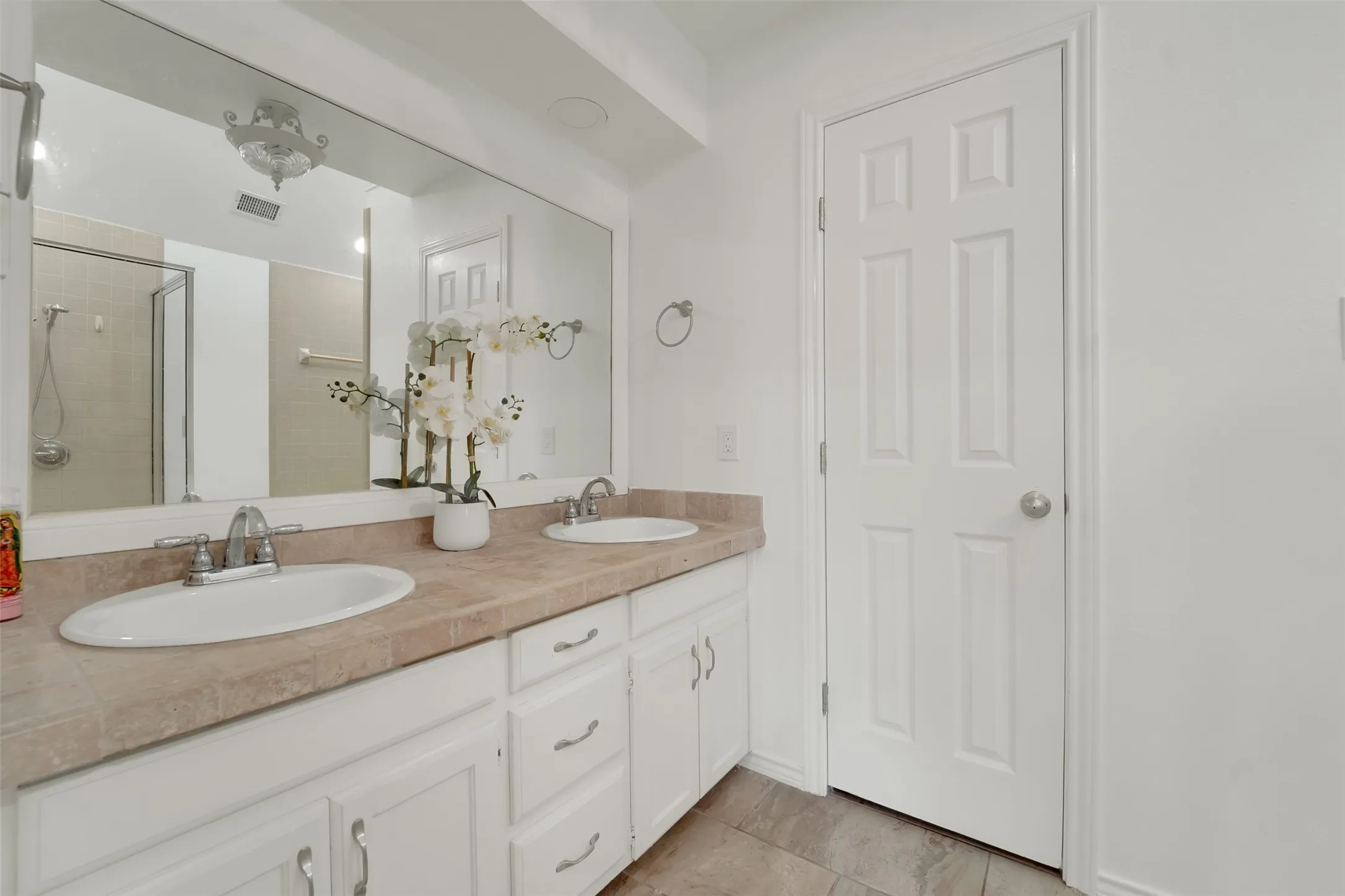 Single Family Residence For Rent in Dallas County , 3021 Waterfront Circle, Garland, Texas 75042, 2 Bedroom, 2 Bathroom, 2 Garage spaces, 1,295 Sqft, built in 1983, mls#21406247, Real Estate Agent in Garland, Homes For Rent in Dallas county, Homes For Rent in Garland, Realtor in Garland Texas, Real Estate Brokerage Independent Realty Texas, Luminita Cordes Realtor
