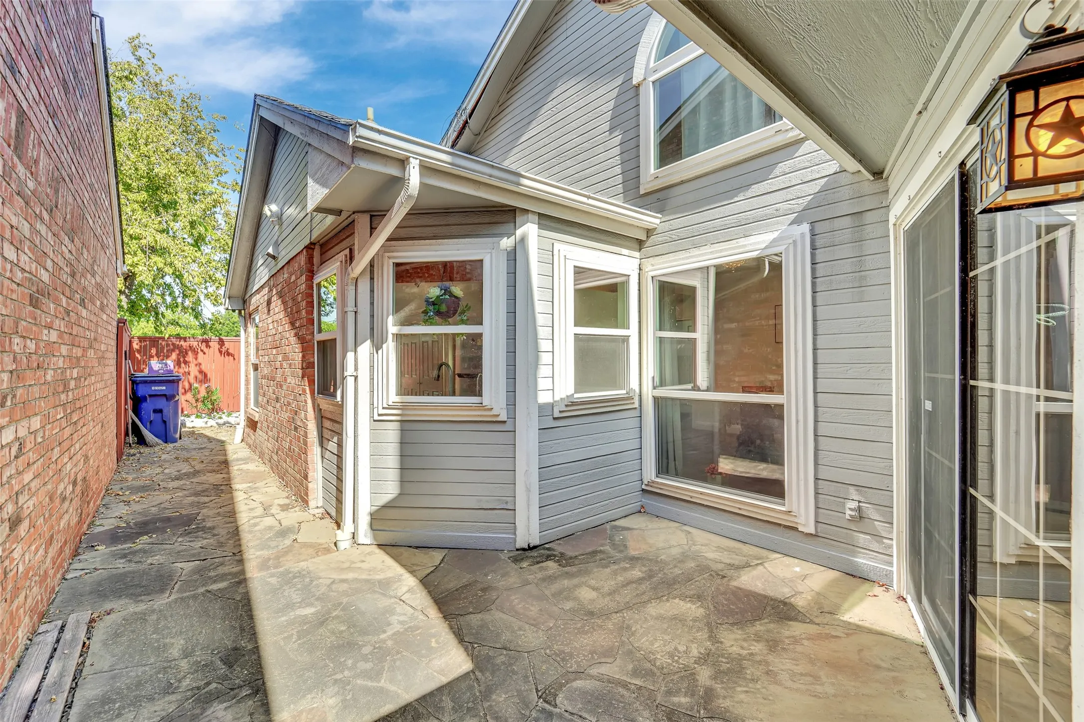 Single Family Residence For Rent in Dallas County , 3021 Waterfront Circle, Garland, Texas 75042, 2 Bedroom, 2 Bathroom, 2 Garage spaces, 1,295 Sqft, built in 1983, mls#21406247, Real Estate Agent in Garland, Homes For Rent in Dallas county, Homes For Rent in Garland, Realtor in Garland Texas, Real Estate Brokerage Independent Realty Texas, Luminita Cordes Realtor