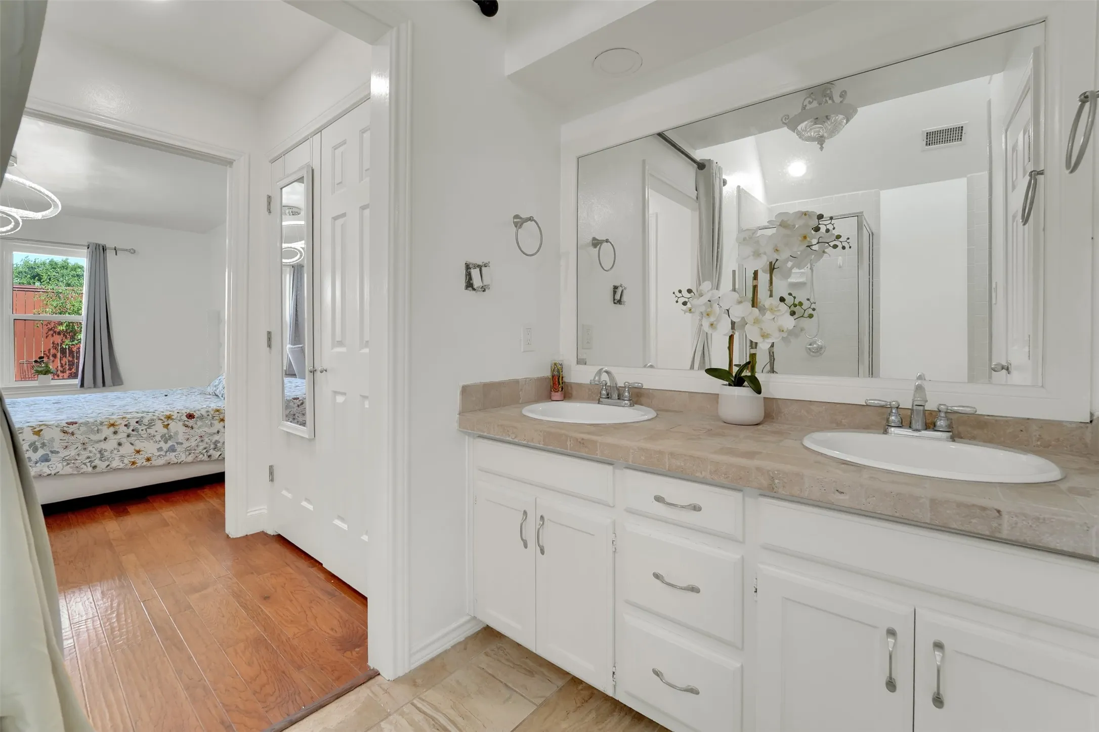 Single Family Residence For Rent in Dallas County , 3021 Waterfront Circle, Garland, Texas 75042, 2 Bedroom, 2 Bathroom, 2 Garage spaces, 1,295 Sqft, built in 1983, mls#21406247, Real Estate Agent in Garland, Homes For Rent in Dallas county, Homes For Rent in Garland, Realtor in Garland Texas, Real Estate Brokerage Independent Realty Texas, Luminita Cordes Realtor