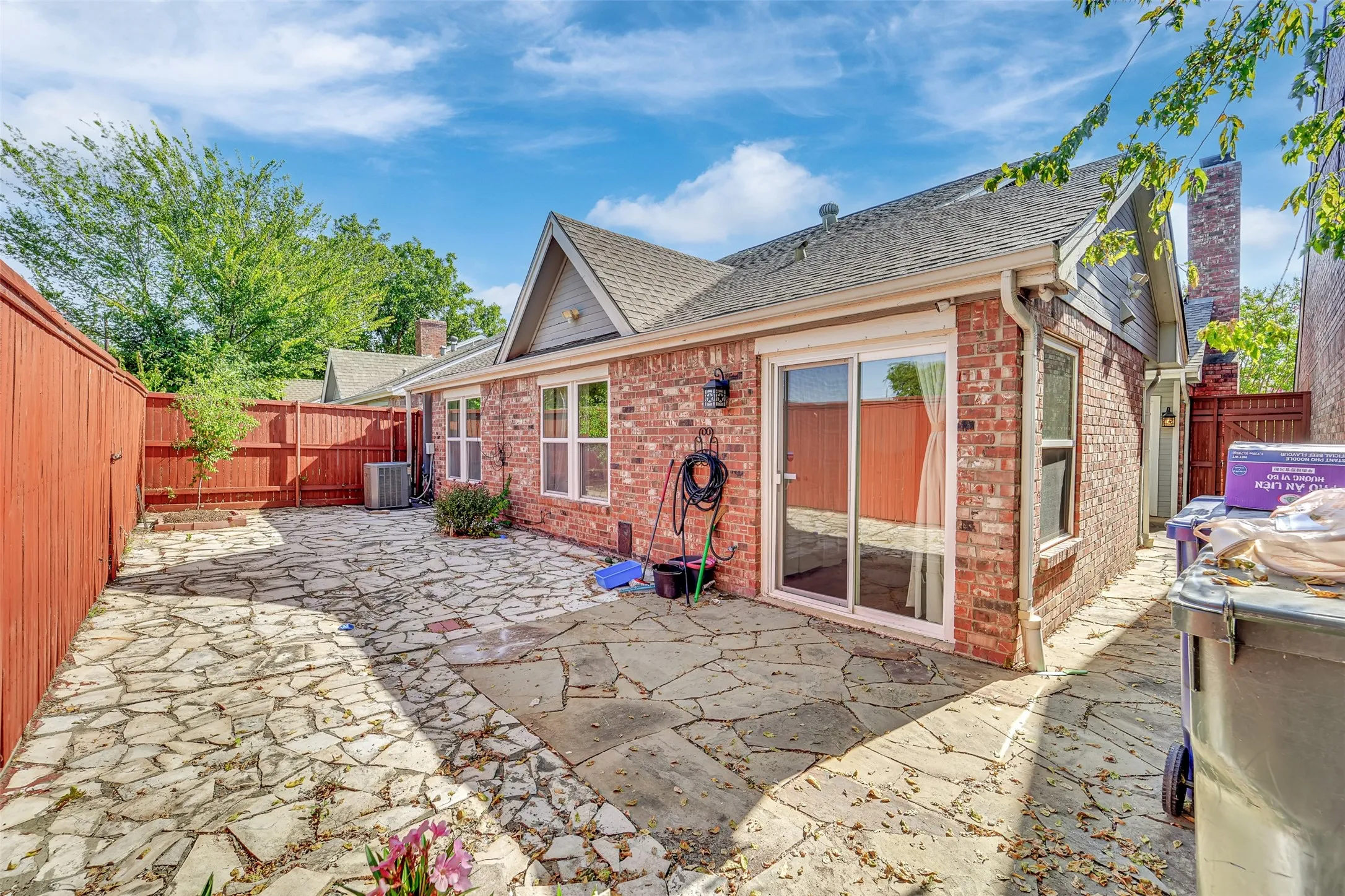 Single Family Residence For Rent in Dallas County , 3021 Waterfront Circle, Garland, Texas 75042, 2 Bedroom, 2 Bathroom, 2 Garage spaces, 1,295 Sqft, built in 1983, mls#21406247, Real Estate Agent in Garland, Homes For Rent in Dallas county, Homes For Rent in Garland, Realtor in Garland Texas, Real Estate Brokerage Independent Realty Texas, Luminita Cordes Realtor