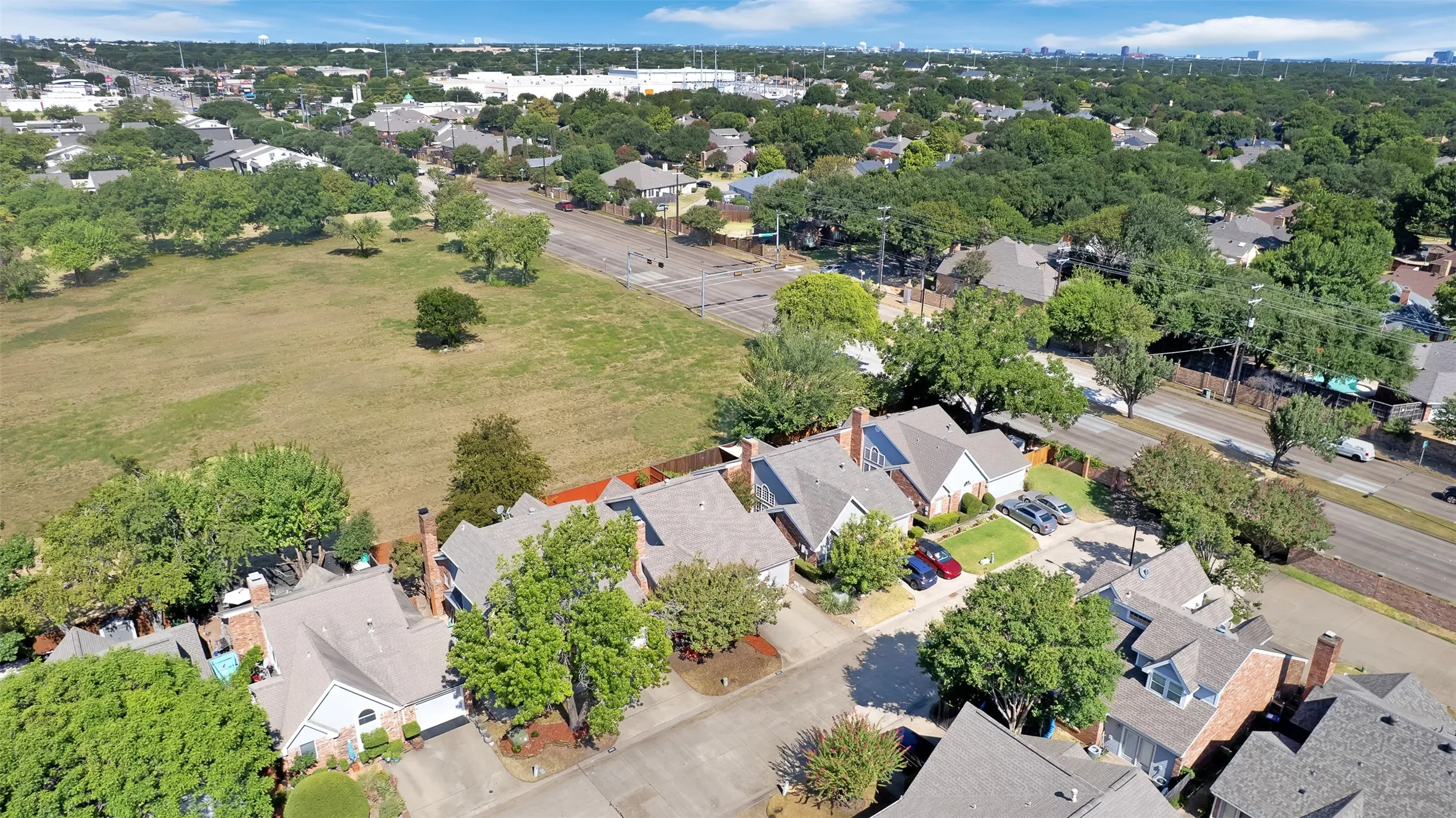 Single Family Residence For Rent in Dallas County , 3021 Waterfront Circle, Garland, Texas 75042, 2 Bedroom, 2 Bathroom, 2 Garage spaces, 1,295 Sqft, built in 1983, mls#21406247, Real Estate Agent in Garland, Homes For Rent in Dallas county, Homes For Rent in Garland, Realtor in Garland Texas, Real Estate Brokerage Independent Realty Texas, Luminita Cordes Realtor
