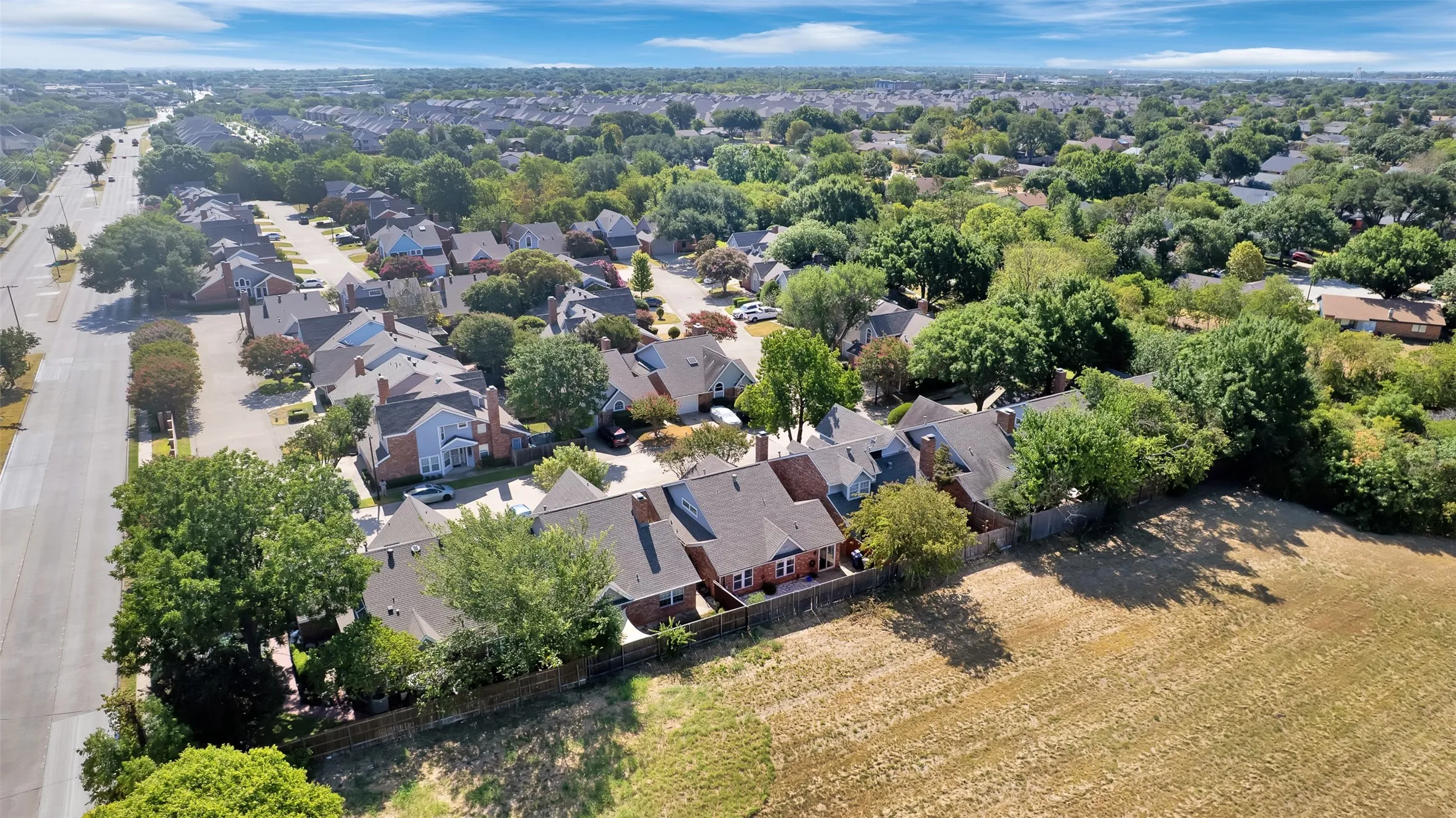 Single Family Residence For Rent in Dallas County , 3021 Waterfront Circle, Garland, Texas 75042, 2 Bedroom, 2 Bathroom, 2 Garage spaces, 1,295 Sqft, built in 1983, mls#21406247, Real Estate Agent in Garland, Homes For Rent in Dallas county, Homes For Rent in Garland, Realtor in Garland Texas, Real Estate Brokerage Independent Realty Texas, Luminita Cordes Realtor
