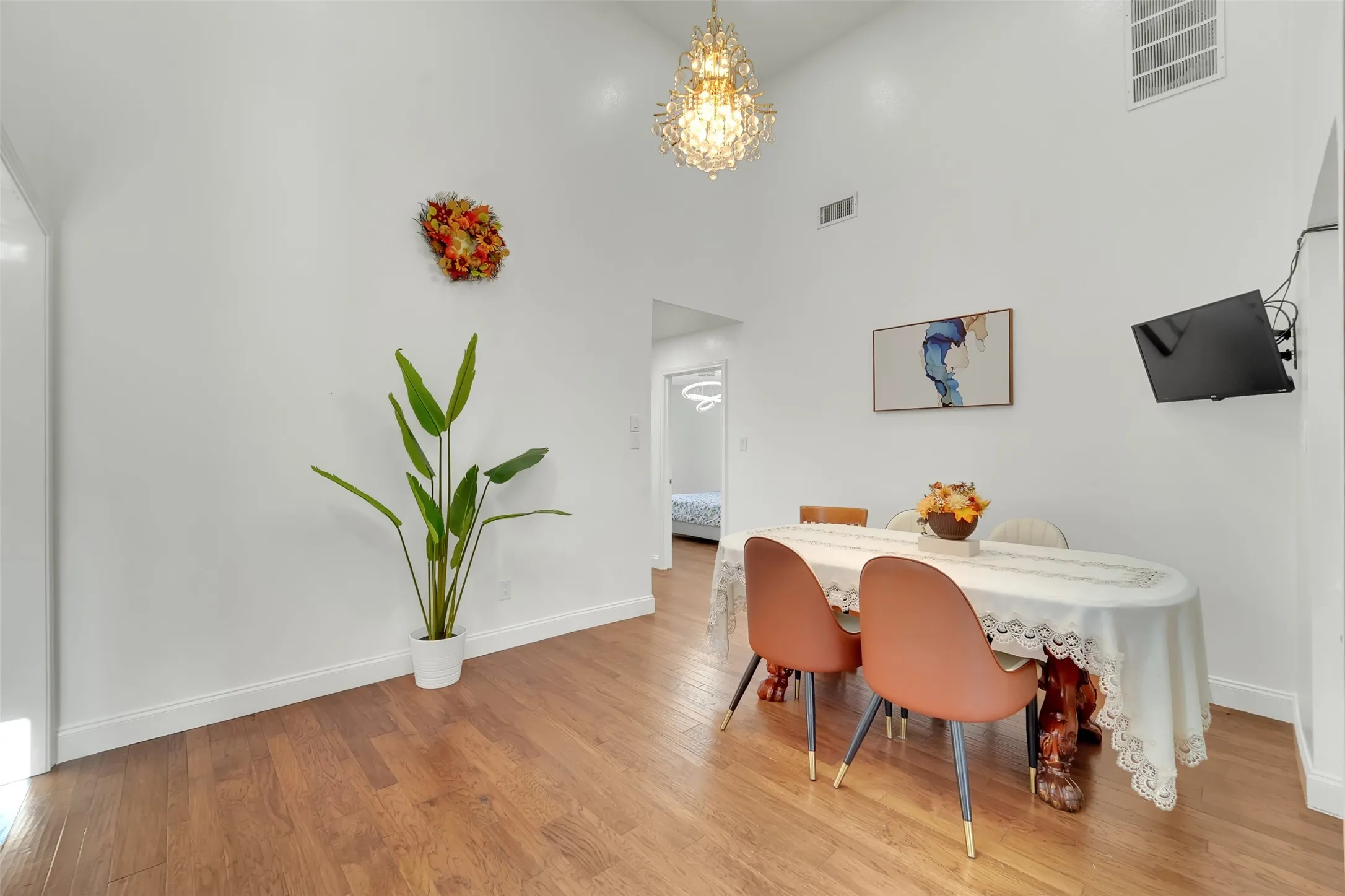Single Family Residence For Rent in Dallas County , 3021 Waterfront Circle, Garland, Texas 75042, 2 Bedroom, 2 Bathroom, 2 Garage spaces, 1,295 Sqft, built in 1983, mls#21406247, Real Estate Agent in Garland, Homes For Rent in Dallas county, Homes For Rent in Garland, Realtor in Garland Texas, Real Estate Brokerage Independent Realty Texas, Luminita Cordes Realtor