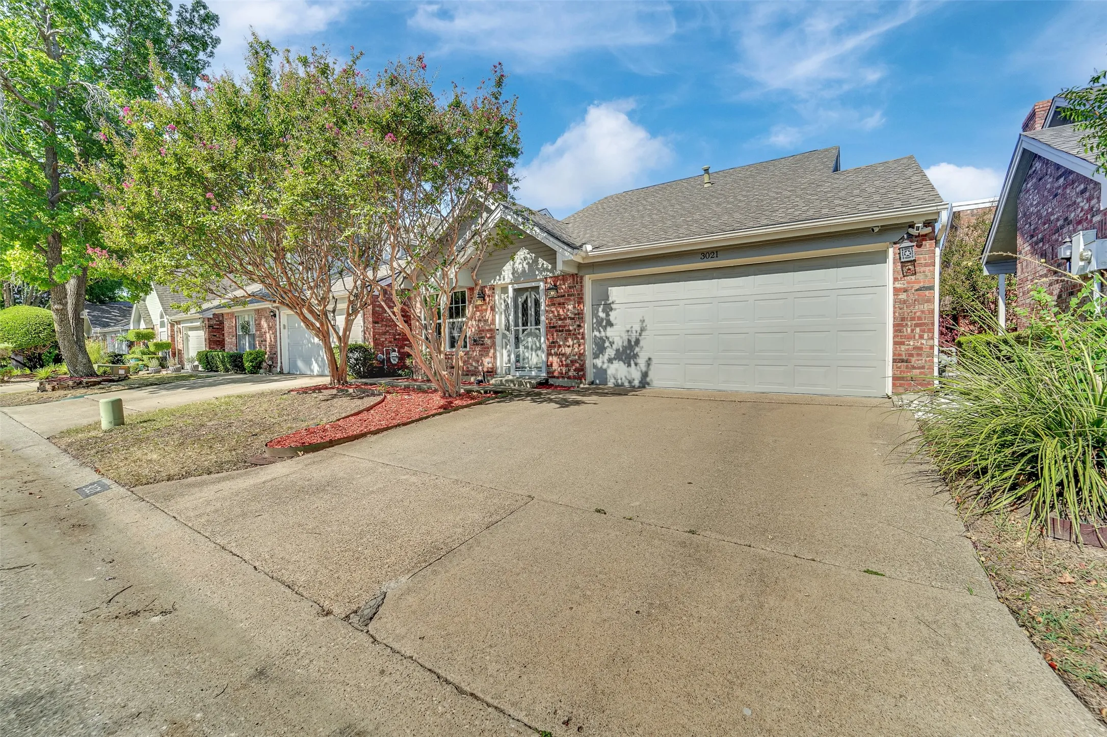 Single Family Residence For Rent in Dallas County , 3021 Waterfront Circle, Garland, Texas 75042, 2 Bedroom, 2 Bathroom, 2 Garage spaces, 1,295 Sqft, built in 1983, mls#21406247, Real Estate Agent in Garland, Homes For Rent in Dallas county, Homes For Rent in Garland, Realtor in Garland Texas, Real Estate Brokerage Independent Realty Texas, Luminita Cordes Realtor
