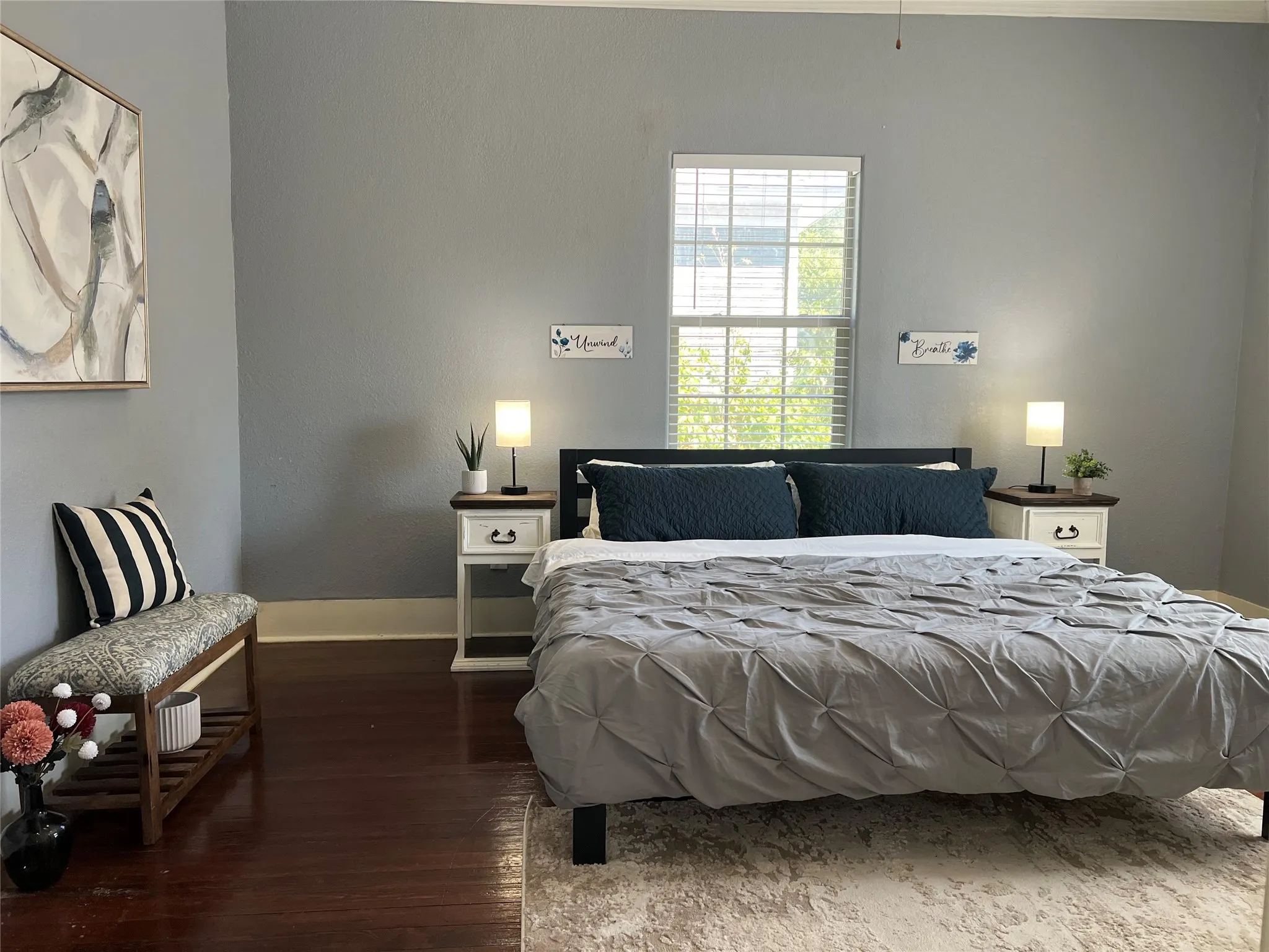 Hardwood flooring, painted walls, window with blinds, ceiling fan, and built-in crown molding