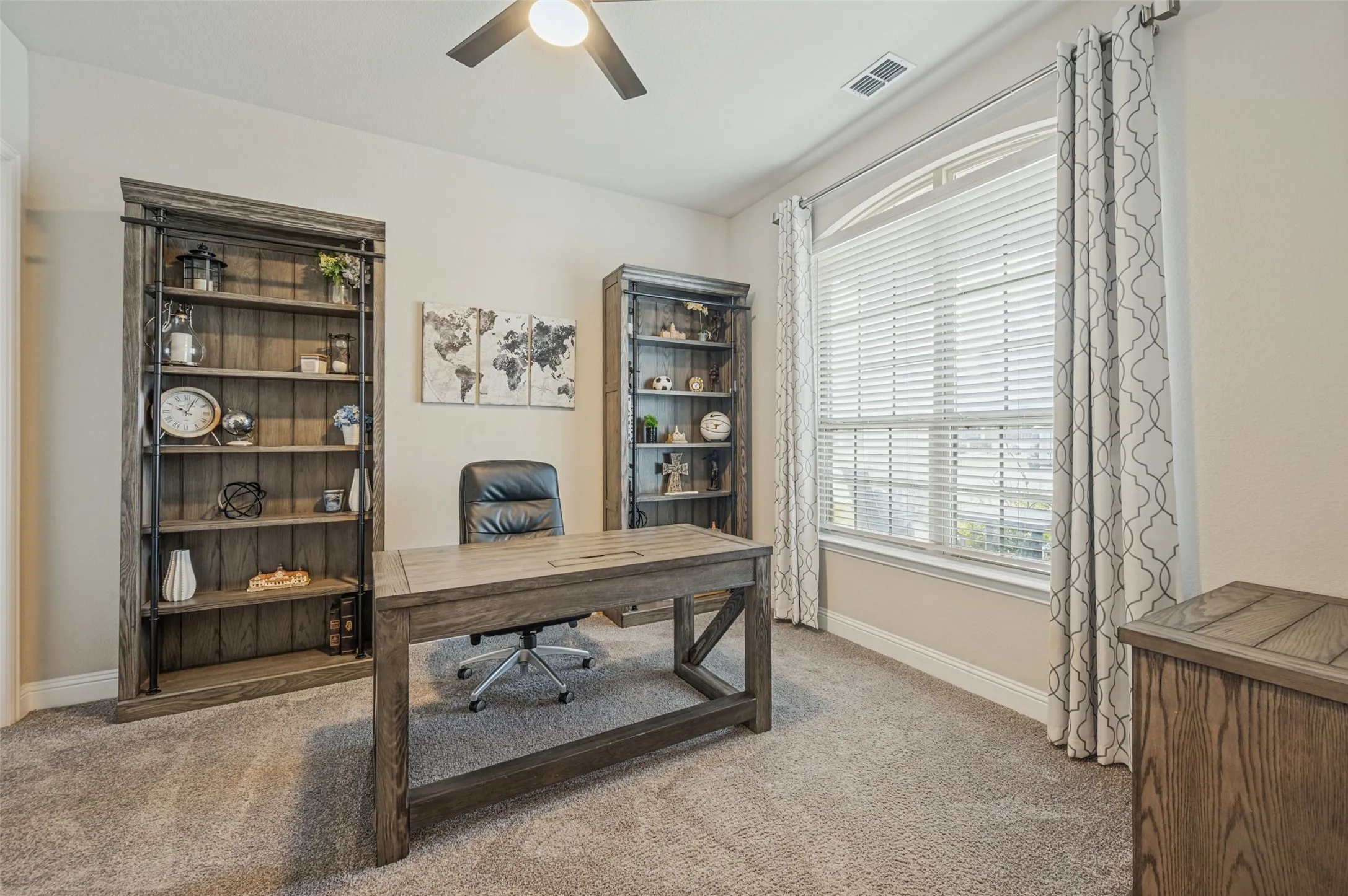 Single Family Residence For Sale in Ellis County , 1807 Mabry Court, Mansfield, Texas 76063, 4 Bedroom, 4 Bathroom, 3 Garage spaces, 3,156 Sqft, built in 2019, mls#21403905, Real Estate Agent in Mansfield, Homes For Sale in Ellis county, Homes For Sale in Mansfield, Realtor in Mansfield Texas, Real Estate Brokerage Independent Realty Texas, Luminita Cordes Realtor