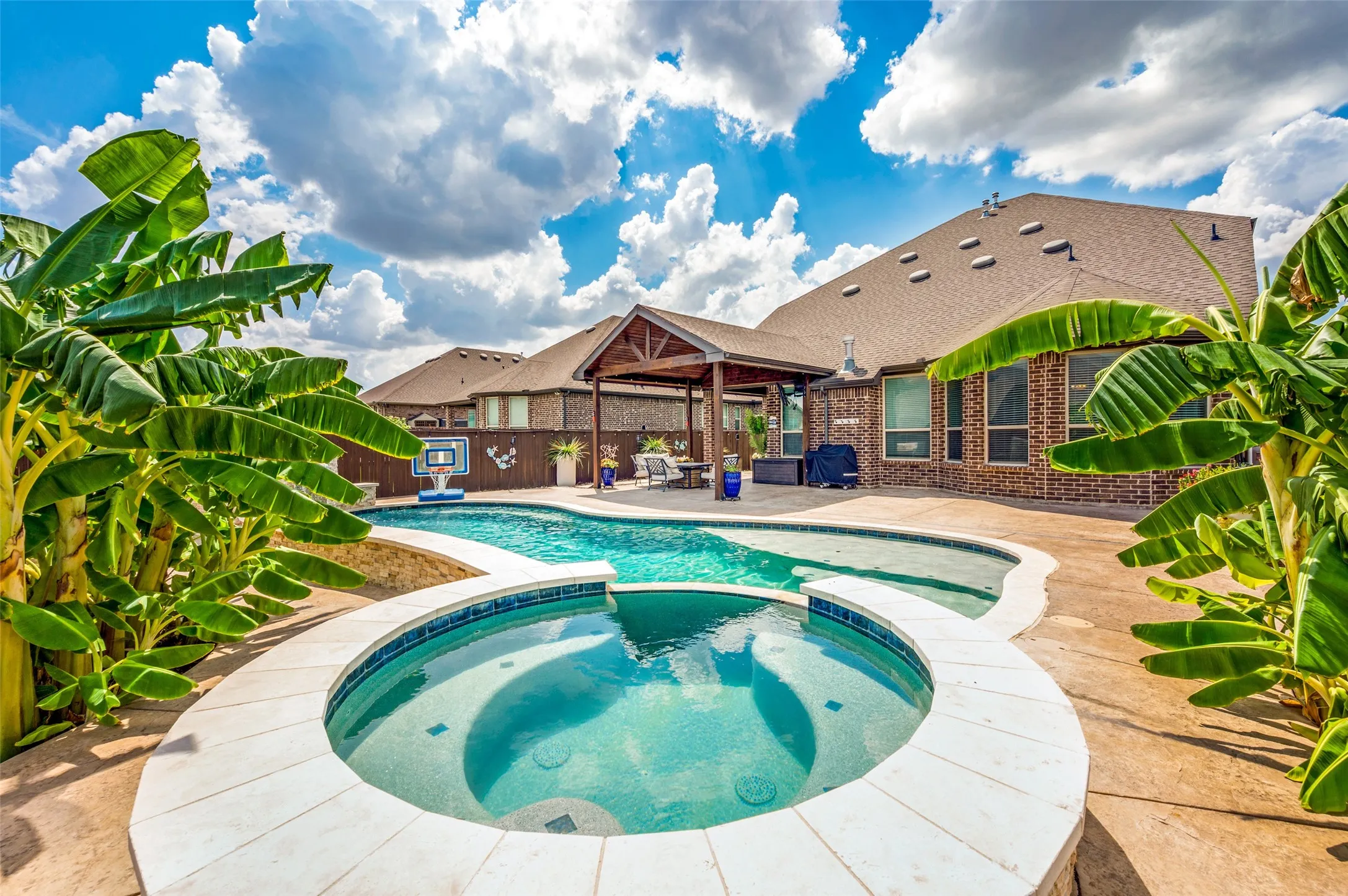 Single Family Residence For Sale in Ellis County , 1807 Mabry Court, Mansfield, Texas 76063, 4 Bedroom, 4 Bathroom, 3 Garage spaces, 3,156 Sqft, built in 2019, mls#21403905, Real Estate Agent in Mansfield, Homes For Sale in Ellis county, Homes For Sale in Mansfield, Realtor in Mansfield Texas, Real Estate Brokerage Independent Realty Texas, Luminita Cordes Realtor