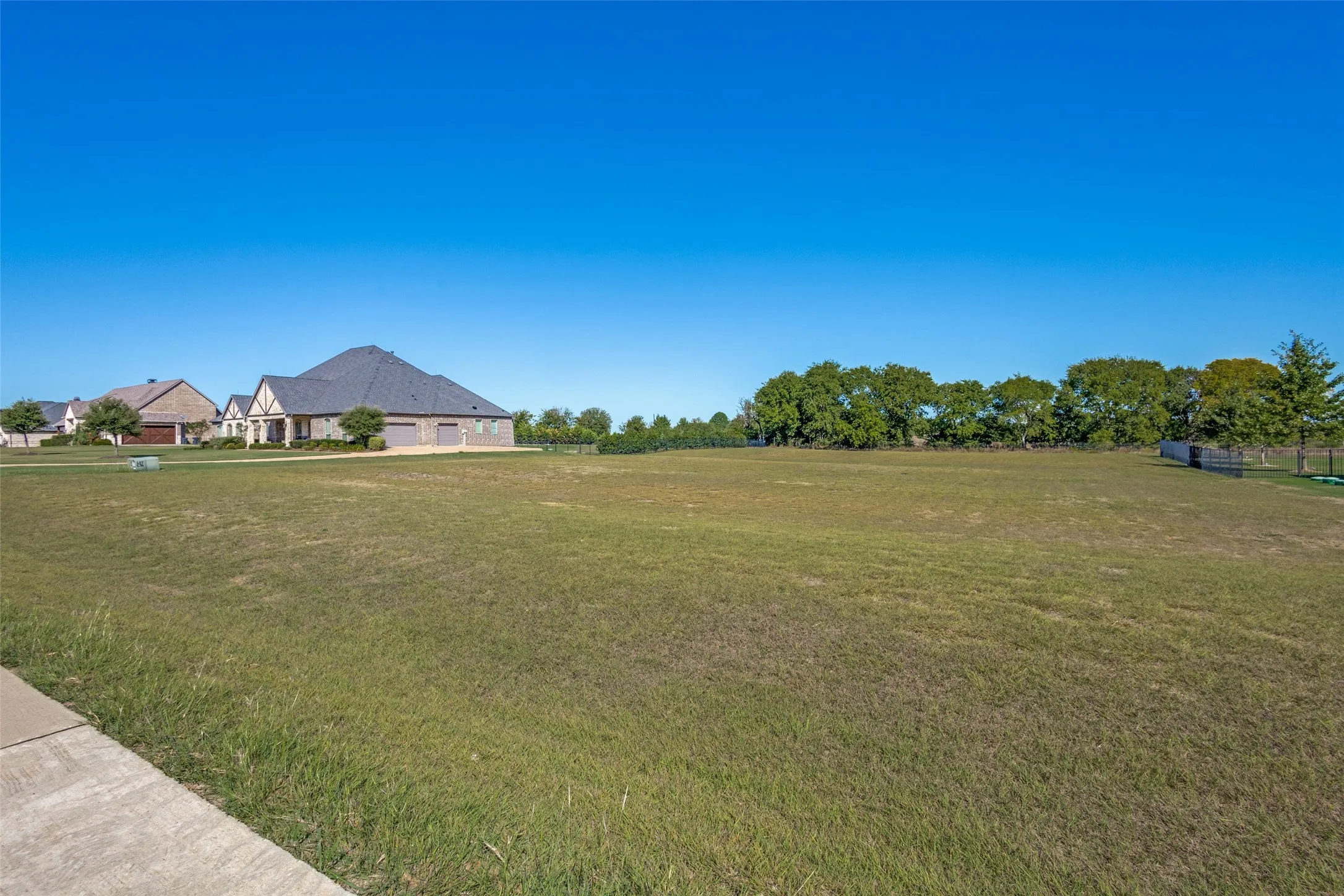 Expansive undeveloped lot featuring a grass ground cover
