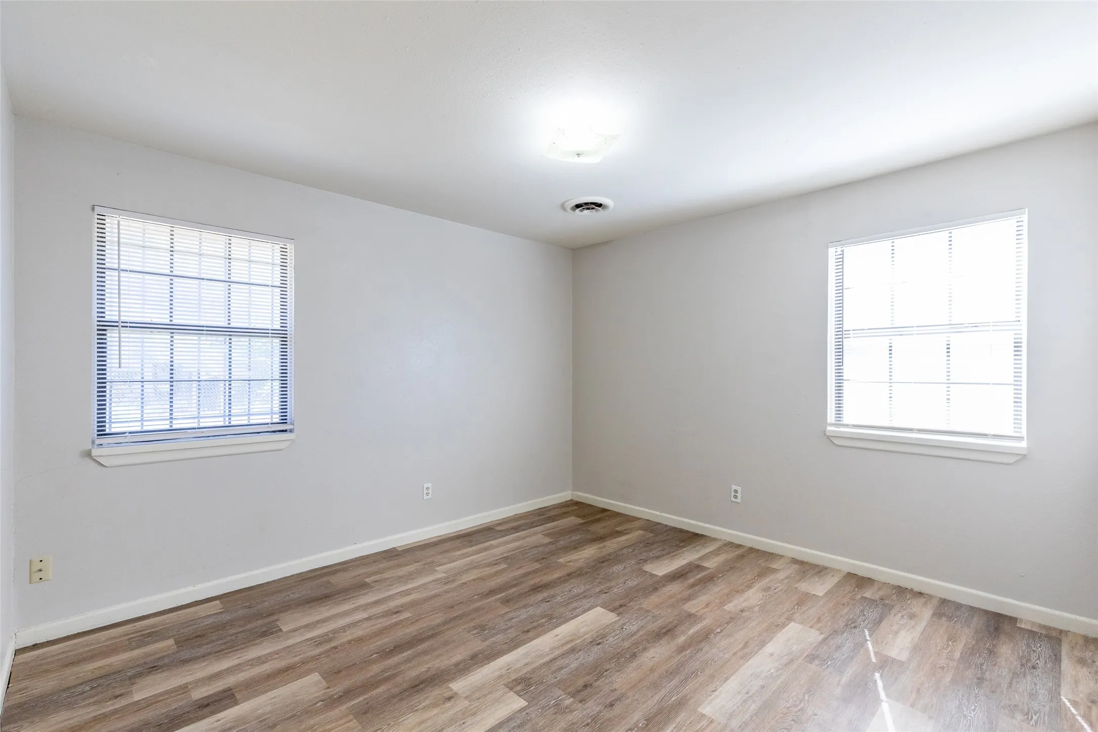 Single Family Residence For Sale in Taylor County , 225 N Bowie Drive, Abilene, Texas 79603, 3 Bedroom, 1 Bathroom, Garage spaces, 1,256 Sqft, built in 1959, mls#21407369, Real Estate Agent in Abilene, Homes For Sale in Taylor county, Homes For Sale in Abilene, Realtor in Abilene Texas, Real Estate Brokerage Independent Realty Texas, Luminita Cordes Realtor