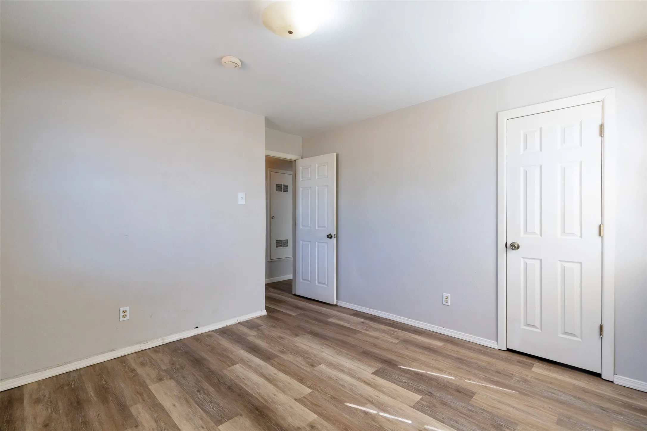 Single Family Residence For Sale in Taylor County , 225 N Bowie Drive, Abilene, Texas 79603, 3 Bedroom, 1 Bathroom, Garage spaces, 1,256 Sqft, built in 1959, mls#21407369, Real Estate Agent in Abilene, Homes For Sale in Taylor county, Homes For Sale in Abilene, Realtor in Abilene Texas, Real Estate Brokerage Independent Realty Texas, Luminita Cordes Realtor