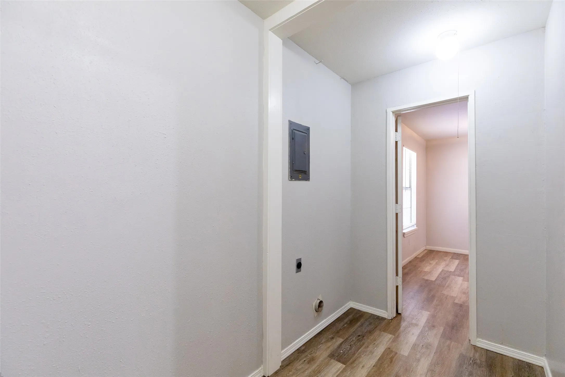 Single Family Residence For Sale in Taylor County , 225 N Bowie Drive, Abilene, Texas 79603, 3 Bedroom, 1 Bathroom, Garage spaces, 1,256 Sqft, built in 1959, mls#21407369, Real Estate Agent in Abilene, Homes For Sale in Taylor county, Homes For Sale in Abilene, Realtor in Abilene Texas, Real Estate Brokerage Independent Realty Texas, Luminita Cordes Realtor