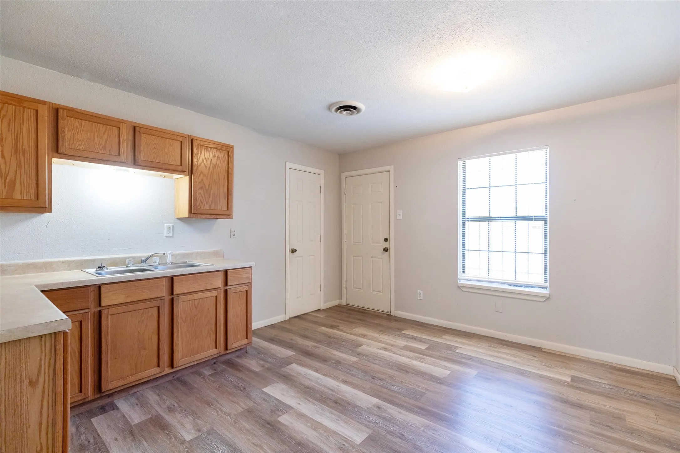 Single Family Residence For Sale in Taylor County , 225 N Bowie Drive, Abilene, Texas 79603, 3 Bedroom, 1 Bathroom, Garage spaces, 1,256 Sqft, built in 1959, mls#21407369, Real Estate Agent in Abilene, Homes For Sale in Taylor county, Homes For Sale in Abilene, Realtor in Abilene Texas, Real Estate Brokerage Independent Realty Texas, Luminita Cordes Realtor