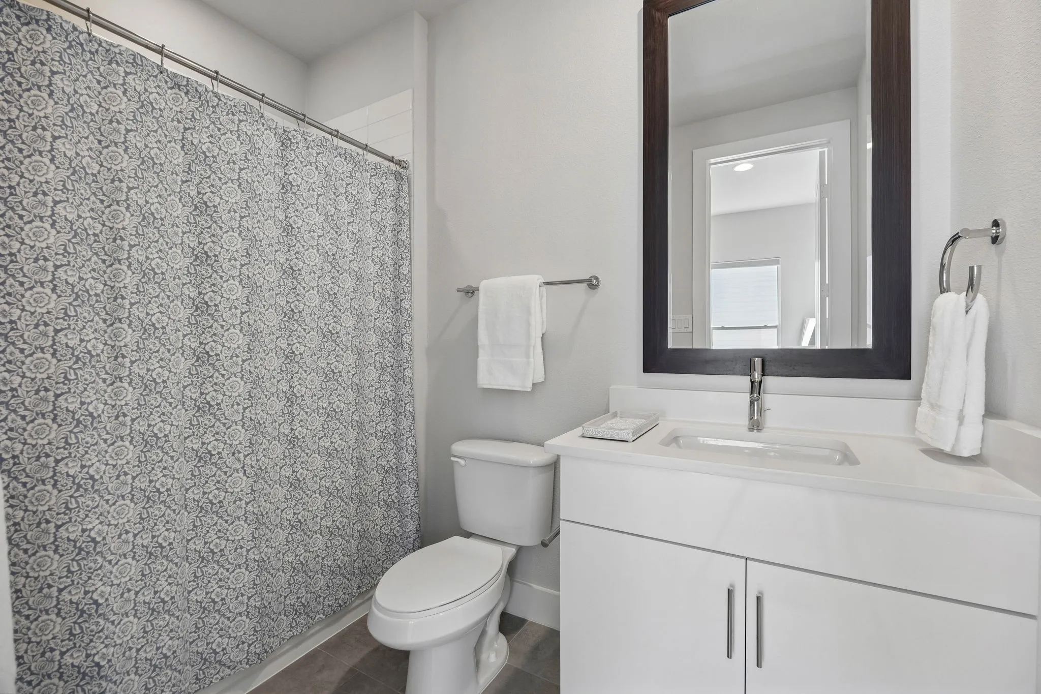 Townhouse For Sale in Dallas County , 381 E Greenbriar Lane 1001, Dallas, Texas 75203, 2 Bedroom, 3 Bathroom, 2 Garage spaces, 1,511 Sqft, built in 2022, mls#21407255, Real Estate Agent in Dallas, Homes For Sale in Dallas county, Homes For Sale in Dallas, Realtor in Dallas Texas, Real Estate Brokerage Independent Realty Texas, Luminita Cordes Realtor