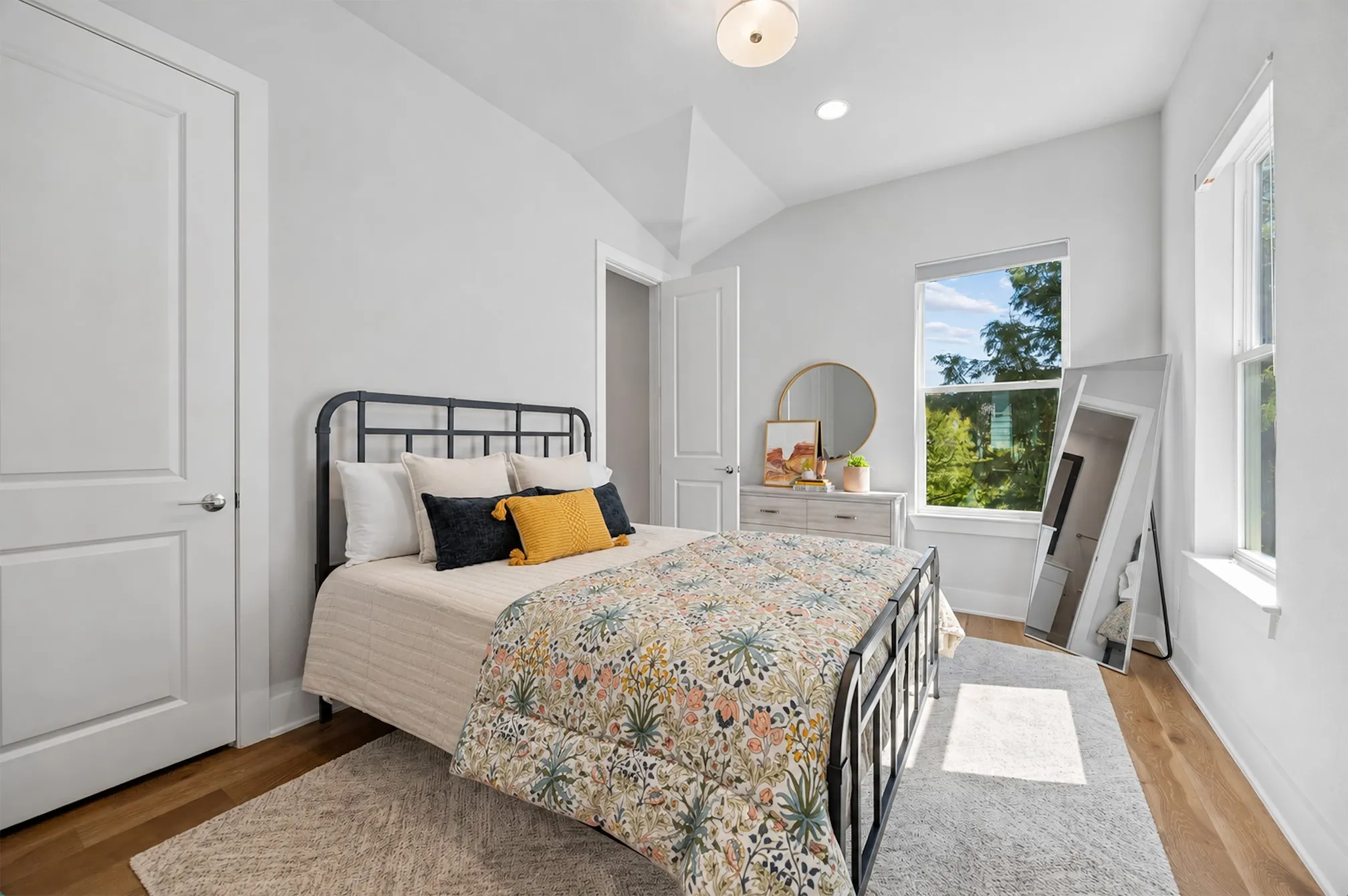 Townhouse For Sale in Dallas County , 381 E Greenbriar Lane 1001, Dallas, Texas 75203, 2 Bedroom, 3 Bathroom, 2 Garage spaces, 1,511 Sqft, built in 2022, mls#21407255, Real Estate Agent in Dallas, Homes For Sale in Dallas county, Homes For Sale in Dallas, Realtor in Dallas Texas, Real Estate Brokerage Independent Realty Texas, Luminita Cordes Realtor