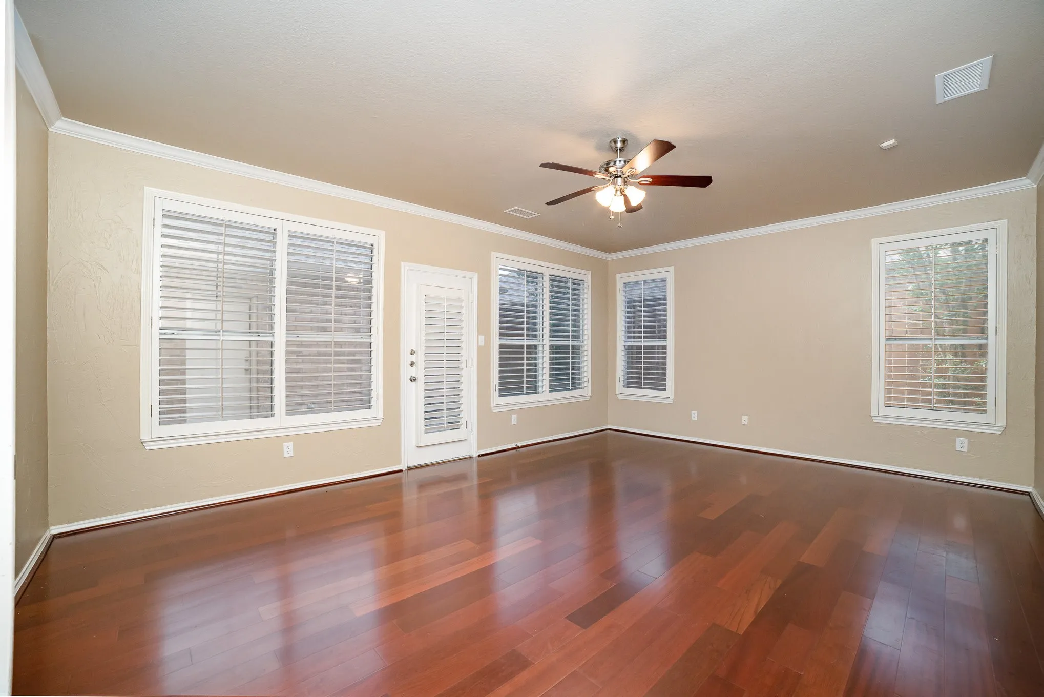 Single Family Residence For Rent in Denton County , 1800 Montura Lane, Frisco, Texas 75033, 5 Bedroom, 4 Bathroom, 2 Garage spaces, 3,016 Sqft, built in 2000, mls#21407378, Real Estate Agent in Frisco, Homes For Rent in Denton county, Homes For Rent in Frisco, Realtor in Frisco Texas, Real Estate Brokerage Independent Realty Texas, Luminita Cordes Realtor