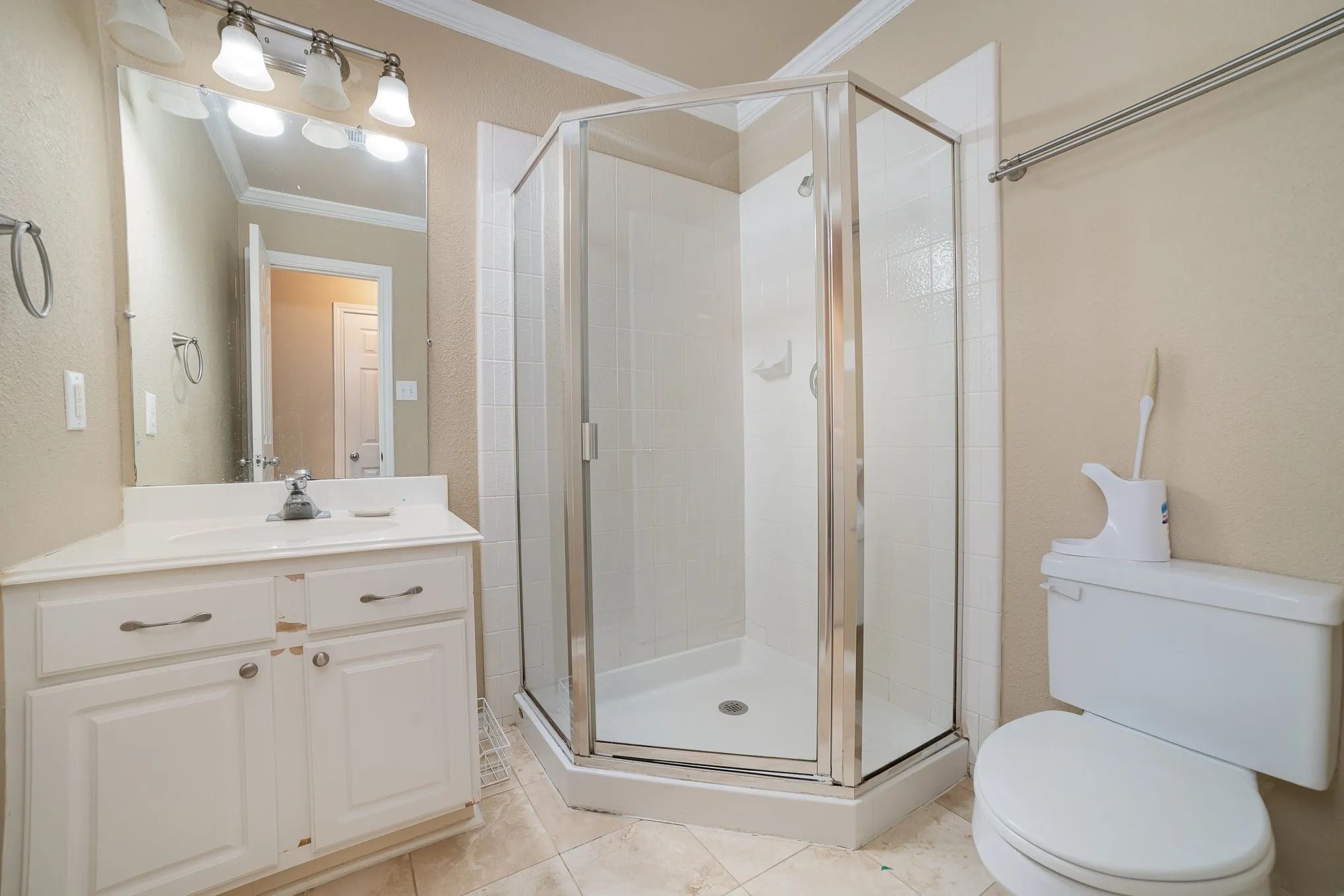 Single Family Residence For Rent in Denton County , 1800 Montura Lane, Frisco, Texas 75033, 5 Bedroom, 4 Bathroom, 2 Garage spaces, 3,016 Sqft, built in 2000, mls#21407378, Real Estate Agent in Frisco, Homes For Rent in Denton county, Homes For Rent in Frisco, Realtor in Frisco Texas, Real Estate Brokerage Independent Realty Texas, Luminita Cordes Realtor