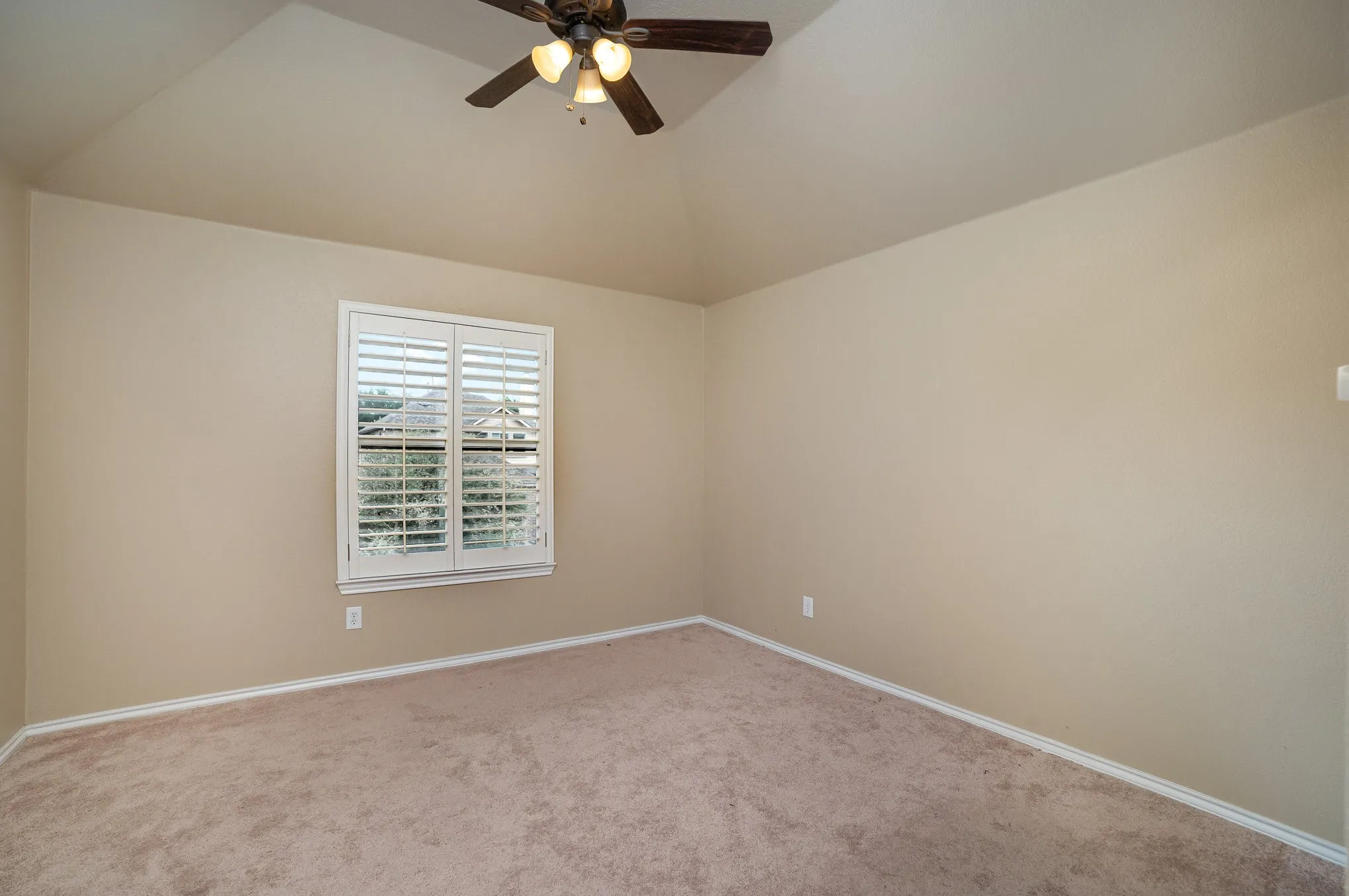 Single Family Residence For Rent in Denton County , 1800 Montura Lane, Frisco, Texas 75033, 5 Bedroom, 4 Bathroom, 2 Garage spaces, 3,016 Sqft, built in 2000, mls#21407378, Real Estate Agent in Frisco, Homes For Rent in Denton county, Homes For Rent in Frisco, Realtor in Frisco Texas, Real Estate Brokerage Independent Realty Texas, Luminita Cordes Realtor