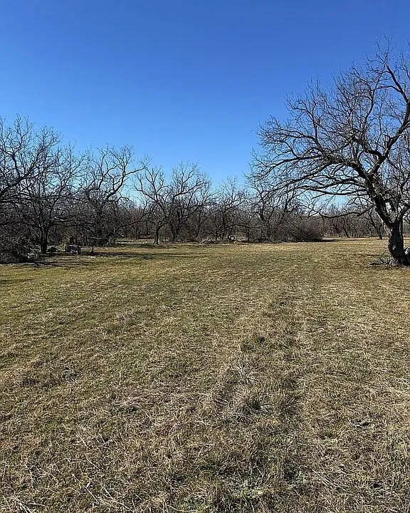 Single Family Residence For Sale in Jones County , 711 S Avenue E Avenue, Lueders, Texas 79533, 1 Bedroom, 1 Bathroom, Garage spaces, 1,600 Sqft, built in 1980, mls#21407381, Real Estate Agent in Lueders, Homes For Sale in Jones county, Homes For Sale in Lueders, Realtor in Lueders Texas, Real Estate Brokerage Independent Realty Texas, Luminita Cordes Realtor