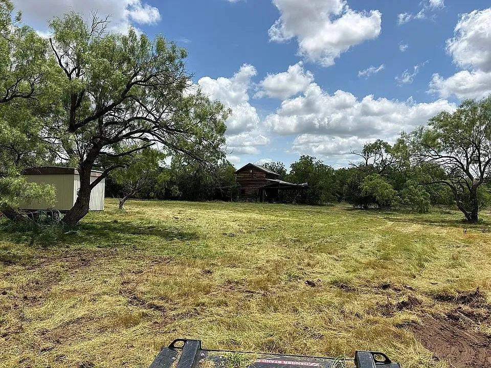 Single Family Residence For Sale in Jones County , 711 S Avenue E Avenue, Lueders, Texas 79533, 1 Bedroom, 1 Bathroom, Garage spaces, 1,600 Sqft, built in 1980, mls#21407381, Real Estate Agent in Lueders, Homes For Sale in Jones county, Homes For Sale in Lueders, Realtor in Lueders Texas, Real Estate Brokerage Independent Realty Texas, Luminita Cordes Realtor