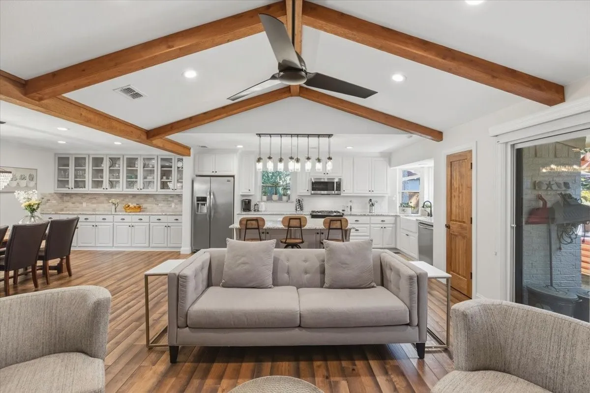 Single Family Residence For Sale in Tarrant County , 5317 Santa Marie Avenue, Fort Worth, Texas 76114, 3 Bedroom, 2 Bathroom, 2 Garage spaces, 2,368 Sqft, built in 1973, mls#21406236, Real Estate Agent in Fort Worth, Homes For Sale in Tarrant county, Homes For Sale in Fort Worth, Realtor in Fort Worth Texas, Real Estate Brokerage Independent Realty Texas, Luminita Cordes Realtor
