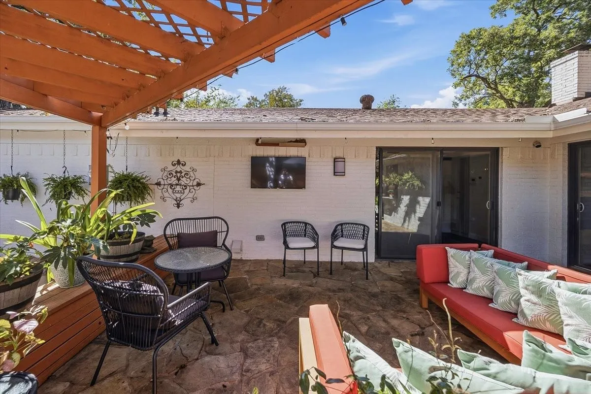 Single Family Residence For Sale in Tarrant County , 5317 Santa Marie Avenue, Fort Worth, Texas 76114, 3 Bedroom, 2 Bathroom, 2 Garage spaces, 2,368 Sqft, built in 1973, mls#21406236, Real Estate Agent in Fort Worth, Homes For Sale in Tarrant county, Homes For Sale in Fort Worth, Realtor in Fort Worth Texas, Real Estate Brokerage Independent Realty Texas, Luminita Cordes Realtor