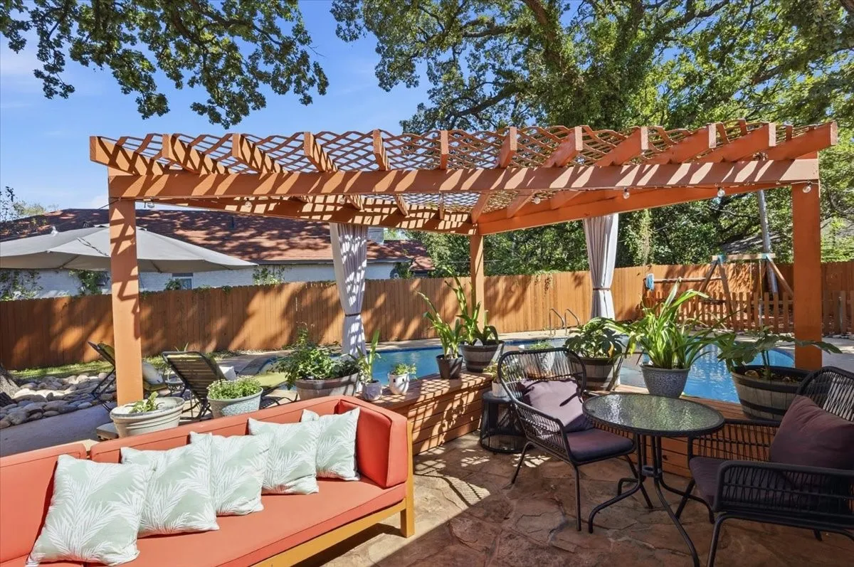 Single Family Residence For Sale in Tarrant County , 5317 Santa Marie Avenue, Fort Worth, Texas 76114, 3 Bedroom, 2 Bathroom, 2 Garage spaces, 2,368 Sqft, built in 1973, mls#21406236, Real Estate Agent in Fort Worth, Homes For Sale in Tarrant county, Homes For Sale in Fort Worth, Realtor in Fort Worth Texas, Real Estate Brokerage Independent Realty Texas, Luminita Cordes Realtor