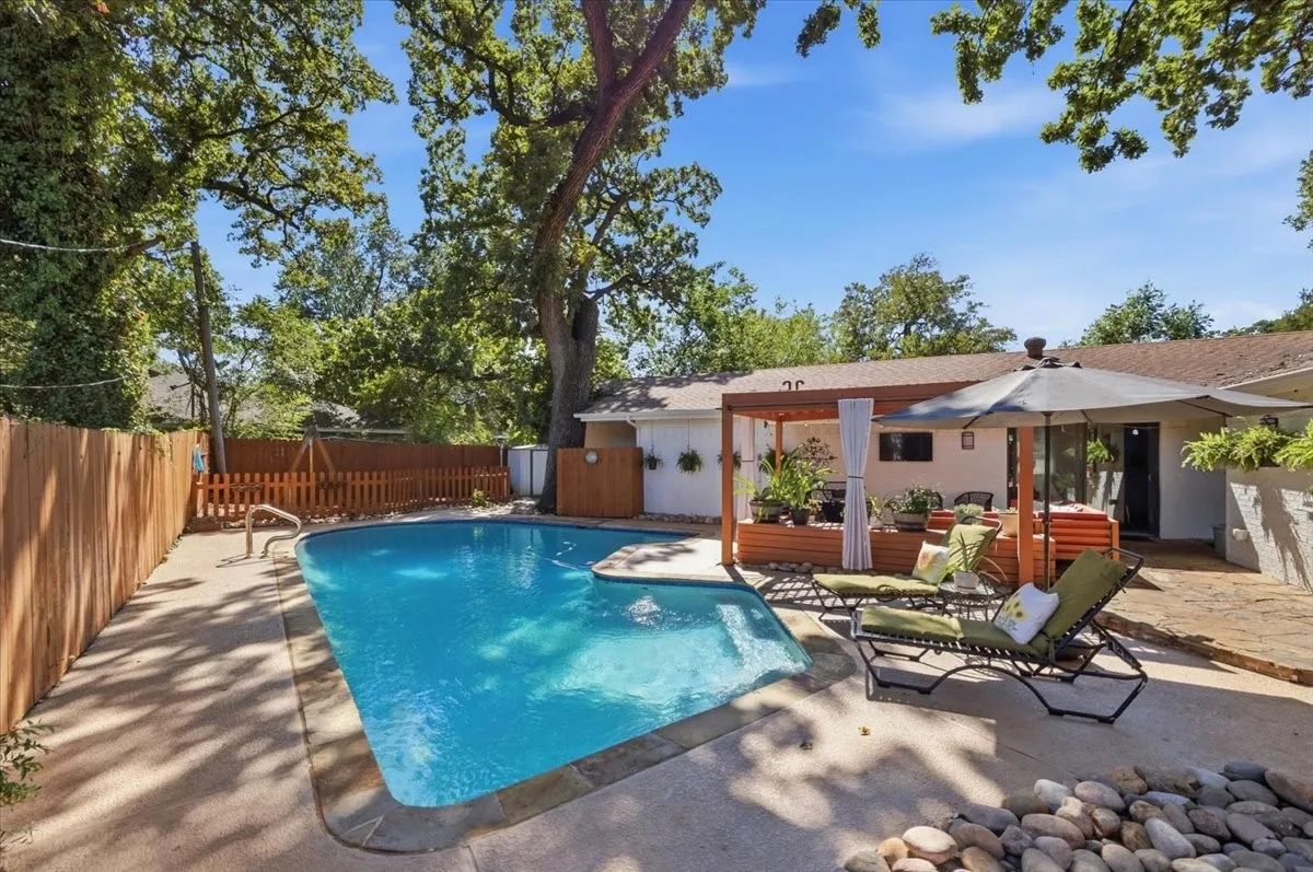 Single Family Residence For Sale in Tarrant County , 5317 Santa Marie Avenue, Fort Worth, Texas 76114, 3 Bedroom, 2 Bathroom, 2 Garage spaces, 2,368 Sqft, built in 1973, mls#21406236, Real Estate Agent in Fort Worth, Homes For Sale in Tarrant county, Homes For Sale in Fort Worth, Realtor in Fort Worth Texas, Real Estate Brokerage Independent Realty Texas, Luminita Cordes Realtor