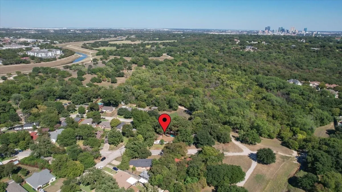 Near downtown Fort Worth and 50 yards from Trinity Trails for walking, jogging, biking and fun.