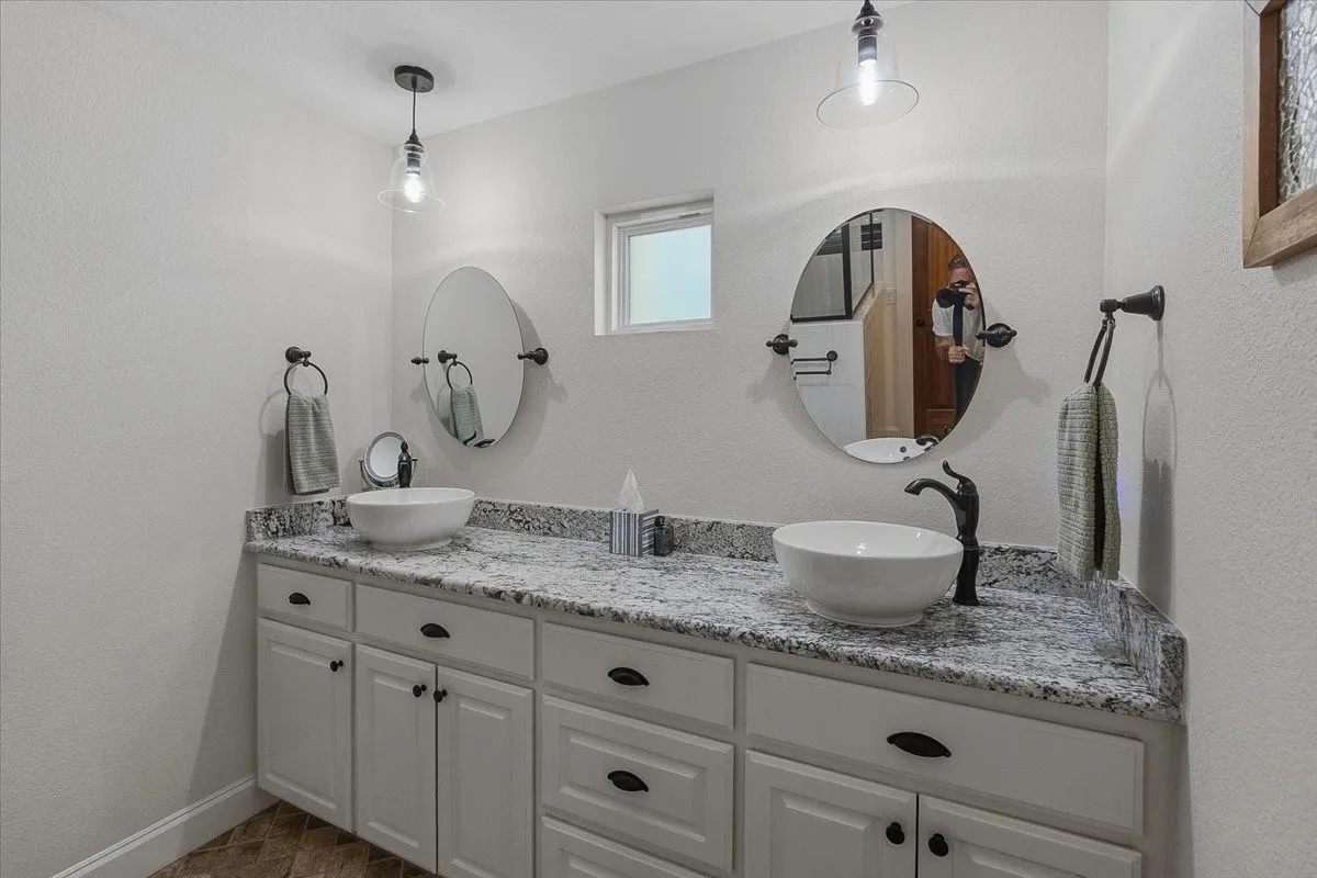 Double sink in primary bathroom