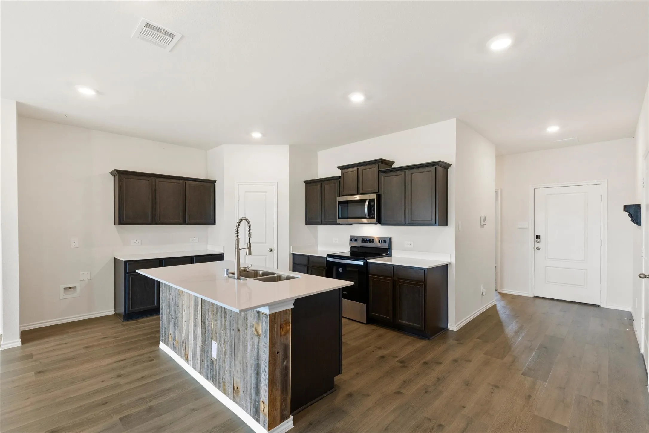 Single Family Residence For Sale in Collin County , 809 Sunlight Loop, Princeton, Texas 75407, 4 Bedroom, 3 Bathroom, 2 Garage spaces, 2,558 Sqft, built in 2024, mls#21407287, Real Estate Agent in Princeton, Homes For Sale in Collin county, Homes For Sale in Princeton, Realtor in Princeton Texas, Real Estate Brokerage Independent Realty Texas, Luminita Cordes Realtor