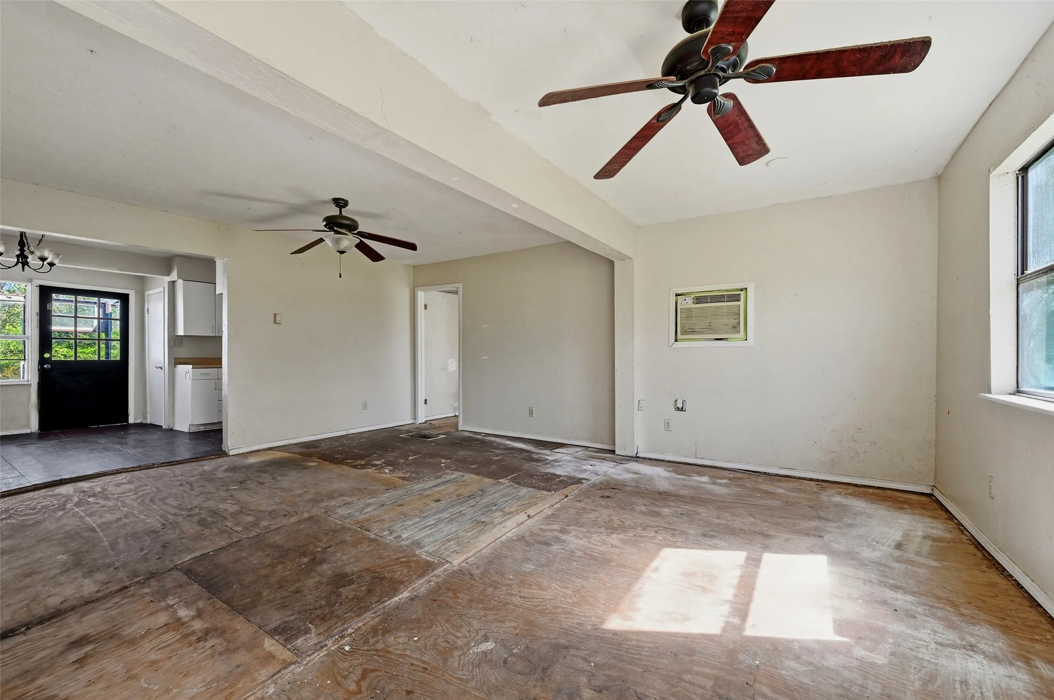 Single Family Residence For Sale in Grayson County , 113 Willow Drive, Pottsboro, Texas 75076, 2 Bedroom, 2 Bathroom, 2 Garage spaces, 894 Sqft, built in 1982, mls#21406877, Real Estate Agent in Pottsboro, Homes For Sale in Grayson county, Homes For Sale in Pottsboro, Realtor in Pottsboro Texas, Real Estate Brokerage Independent Realty Texas, Luminita Cordes Realtor