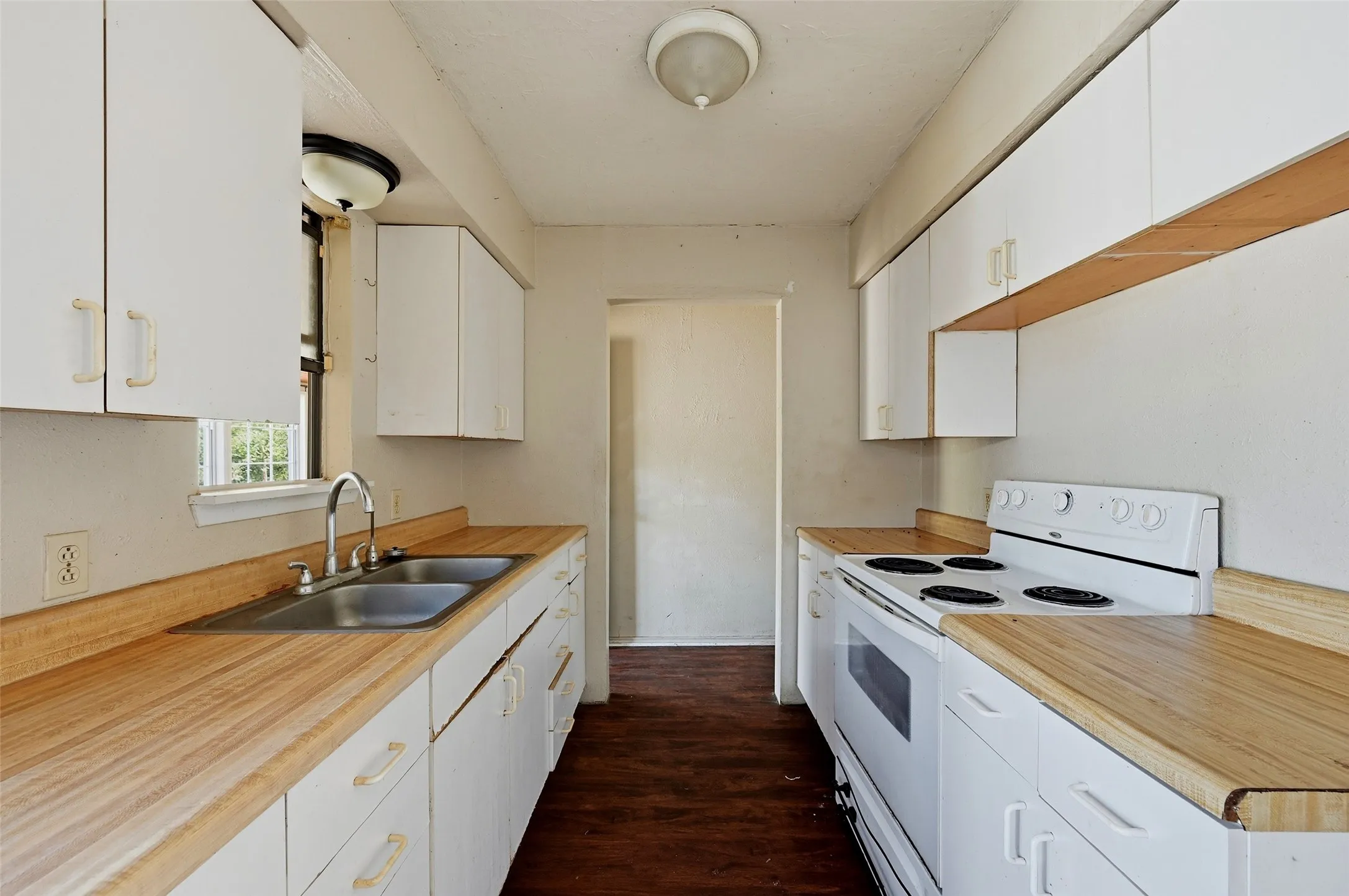 Single Family Residence For Sale in Grayson County , 113 Willow Drive, Pottsboro, Texas 75076, 2 Bedroom, 2 Bathroom, 2 Garage spaces, 894 Sqft, built in 1982, mls#21406877, Real Estate Agent in Pottsboro, Homes For Sale in Grayson county, Homes For Sale in Pottsboro, Realtor in Pottsboro Texas, Real Estate Brokerage Independent Realty Texas, Luminita Cordes Realtor