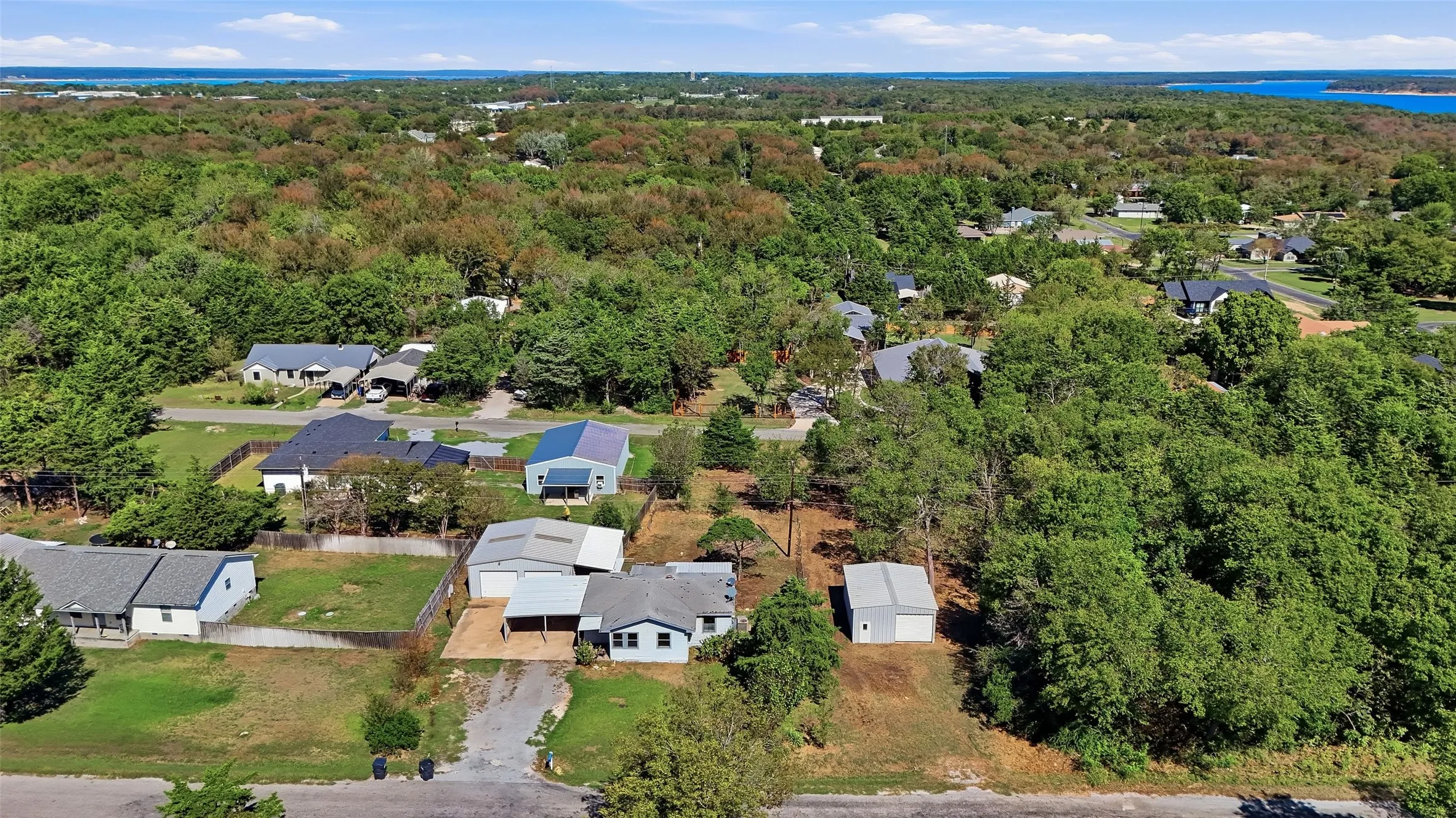 Single Family Residence For Sale in Grayson County , 113 Willow Drive, Pottsboro, Texas 75076, 2 Bedroom, 2 Bathroom, 2 Garage spaces, 894 Sqft, built in 1982, mls#21406877, Real Estate Agent in Pottsboro, Homes For Sale in Grayson county, Homes For Sale in Pottsboro, Realtor in Pottsboro Texas, Real Estate Brokerage Independent Realty Texas, Luminita Cordes Realtor