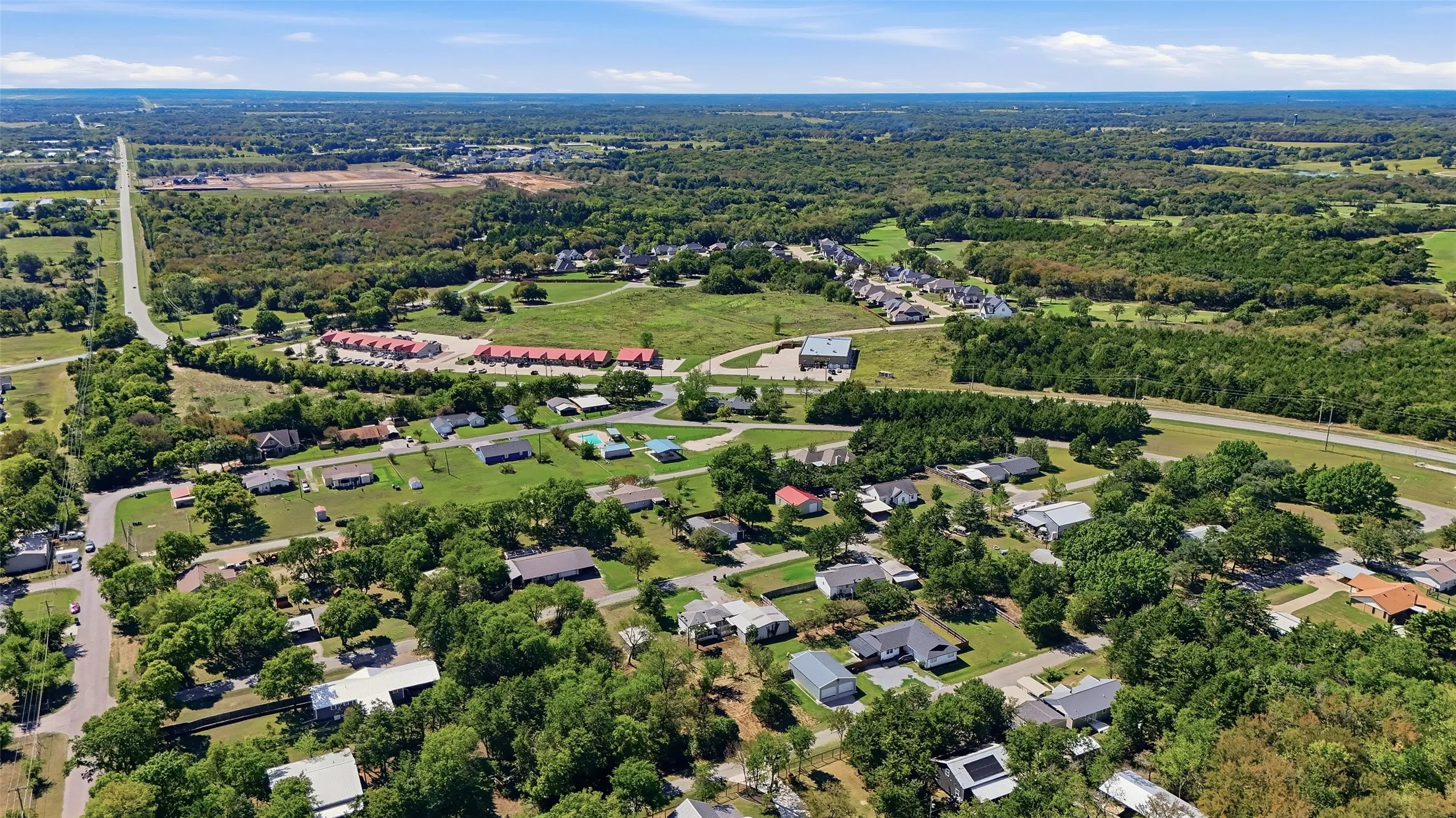 Single Family Residence For Sale in Grayson County , 113 Willow Drive, Pottsboro, Texas 75076, 2 Bedroom, 2 Bathroom, 2 Garage spaces, 894 Sqft, built in 1982, mls#21406877, Real Estate Agent in Pottsboro, Homes For Sale in Grayson county, Homes For Sale in Pottsboro, Realtor in Pottsboro Texas, Real Estate Brokerage Independent Realty Texas, Luminita Cordes Realtor